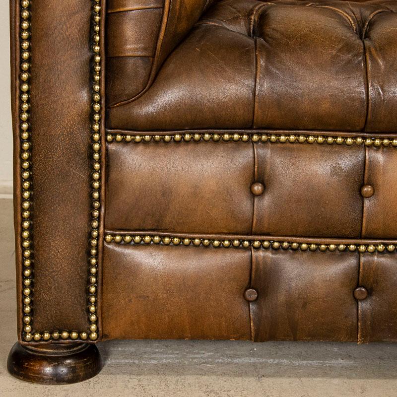 Vintage Brown Leather Chesterfield Sofa and Pair of Chesterfield Club Chairs, En 7