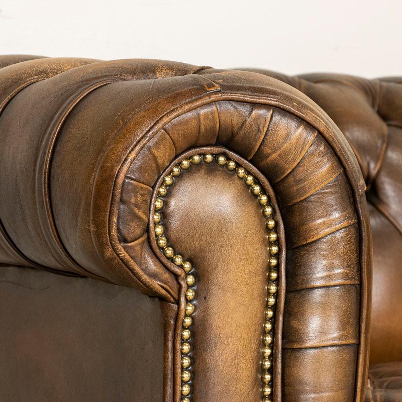 Vintage Brown Leather Chesterfield Sofa and Pair of Chesterfield Club Chairs, En 4