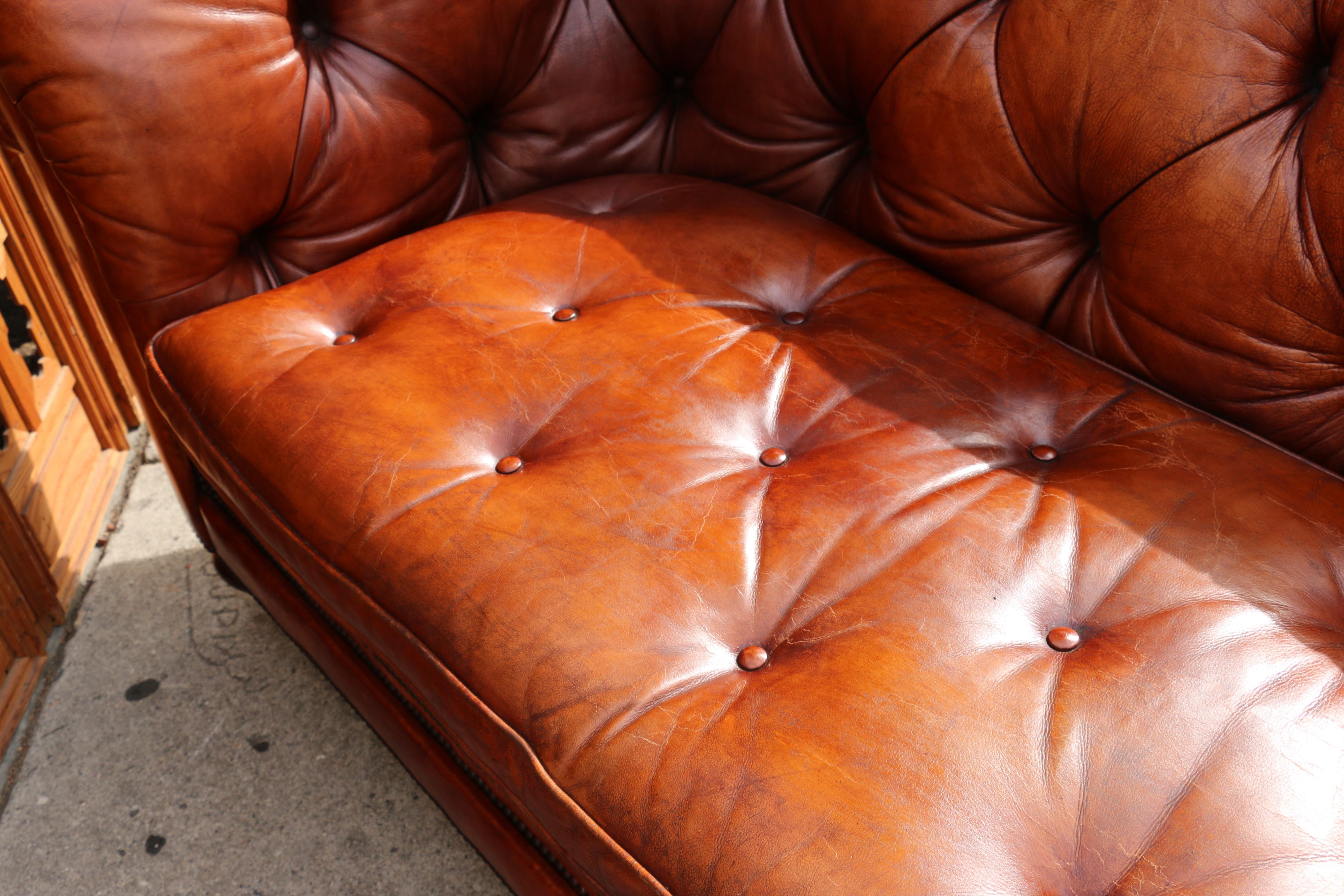 Vintage Brown Leder Chesterfield Sofa von Baker Möbel, CIRCA 1950's im Angebot 12
