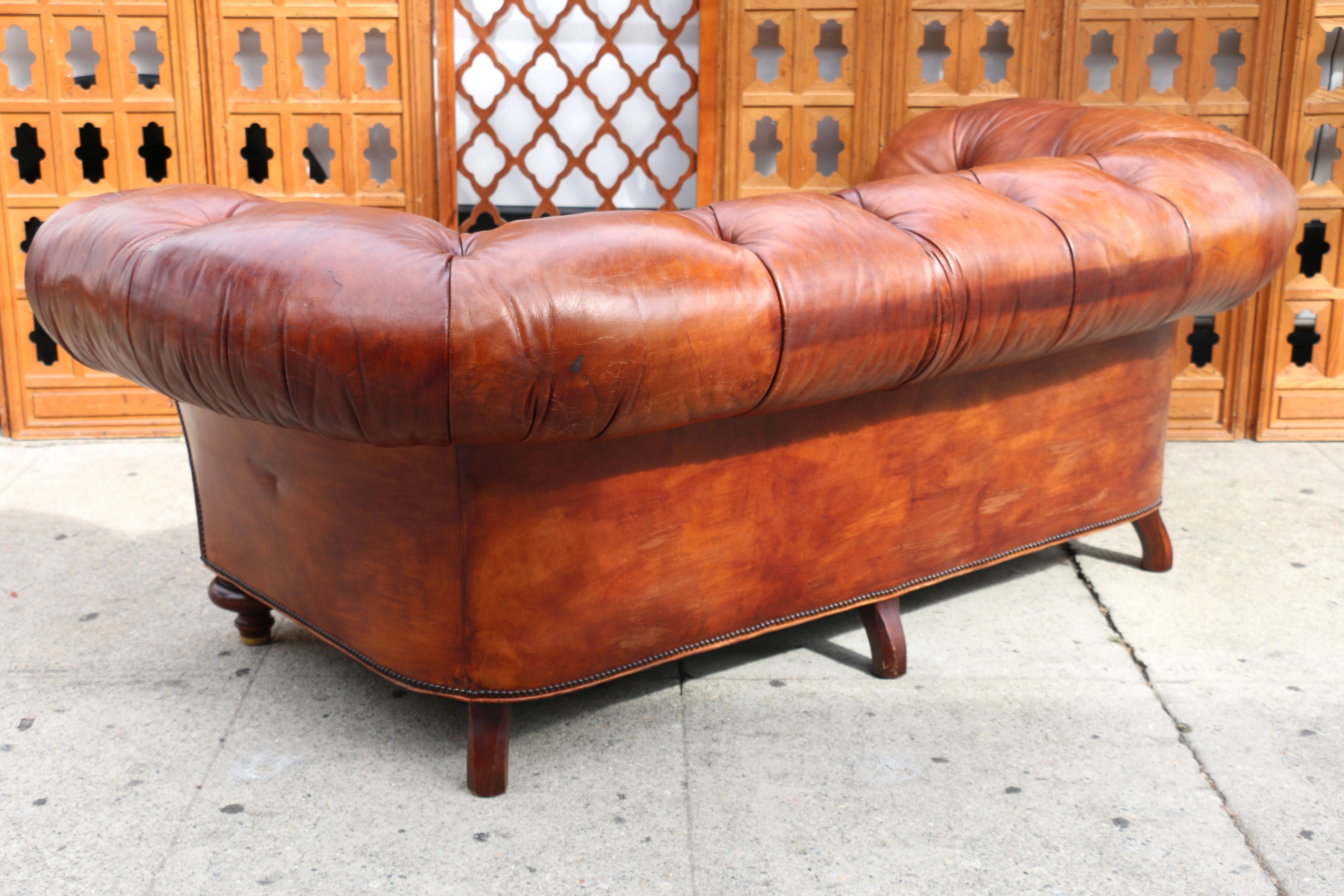 Vintage Brown Leder Chesterfield Sofa von Baker Möbel, CIRCA 1950's im Angebot 1