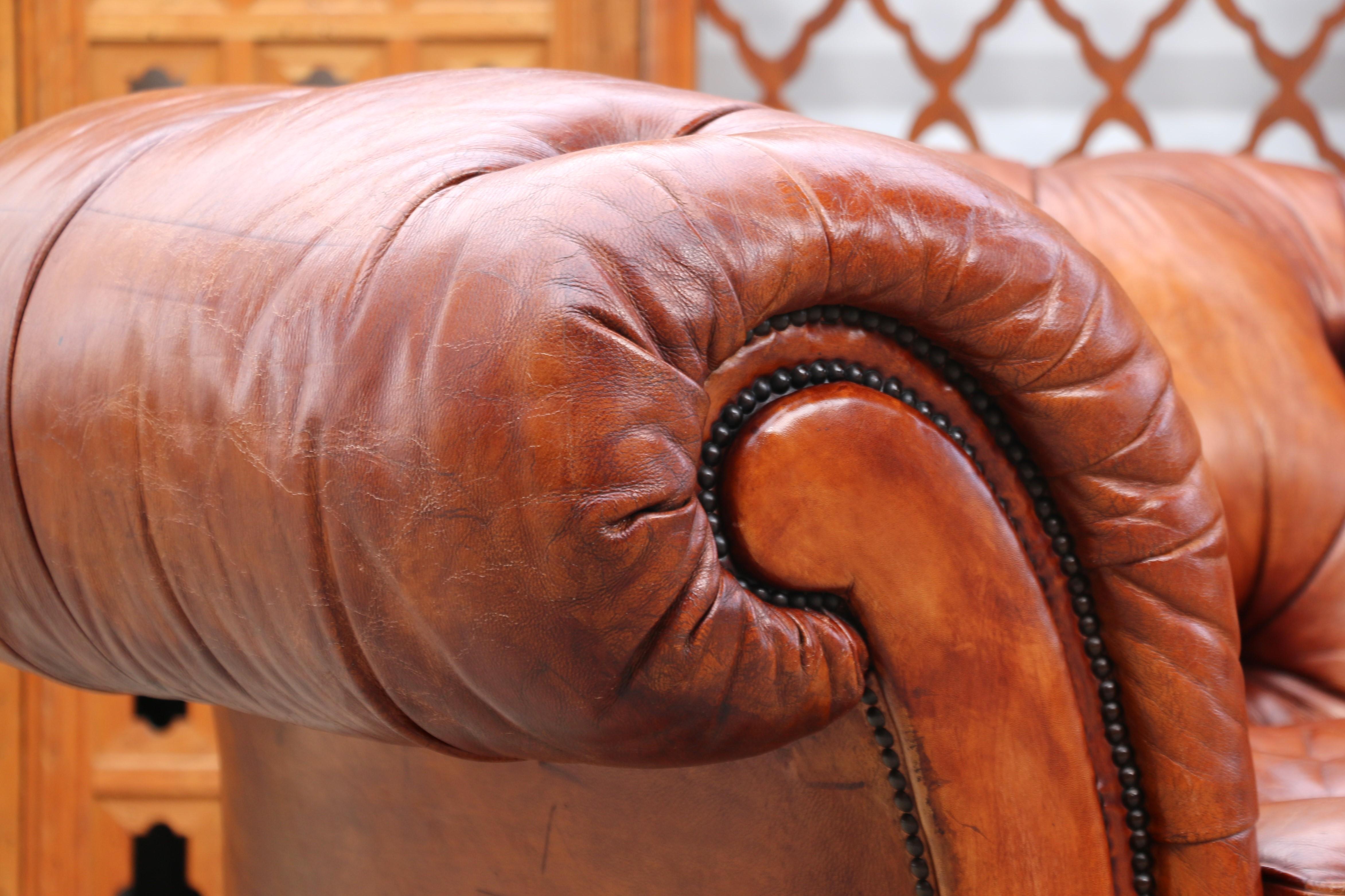Vintage Brown Leder Chesterfield Sofa von Baker Möbel, CIRCA 1950's im Angebot 4