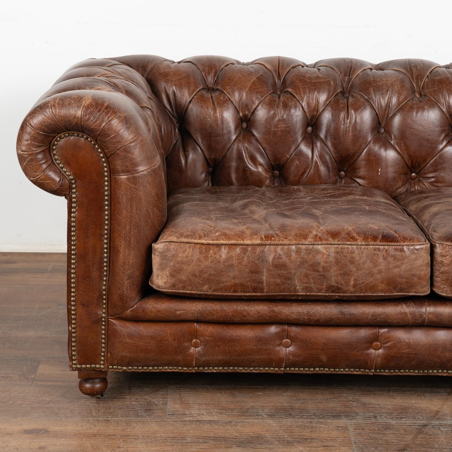 Brown leather chesterfield loveseat discount