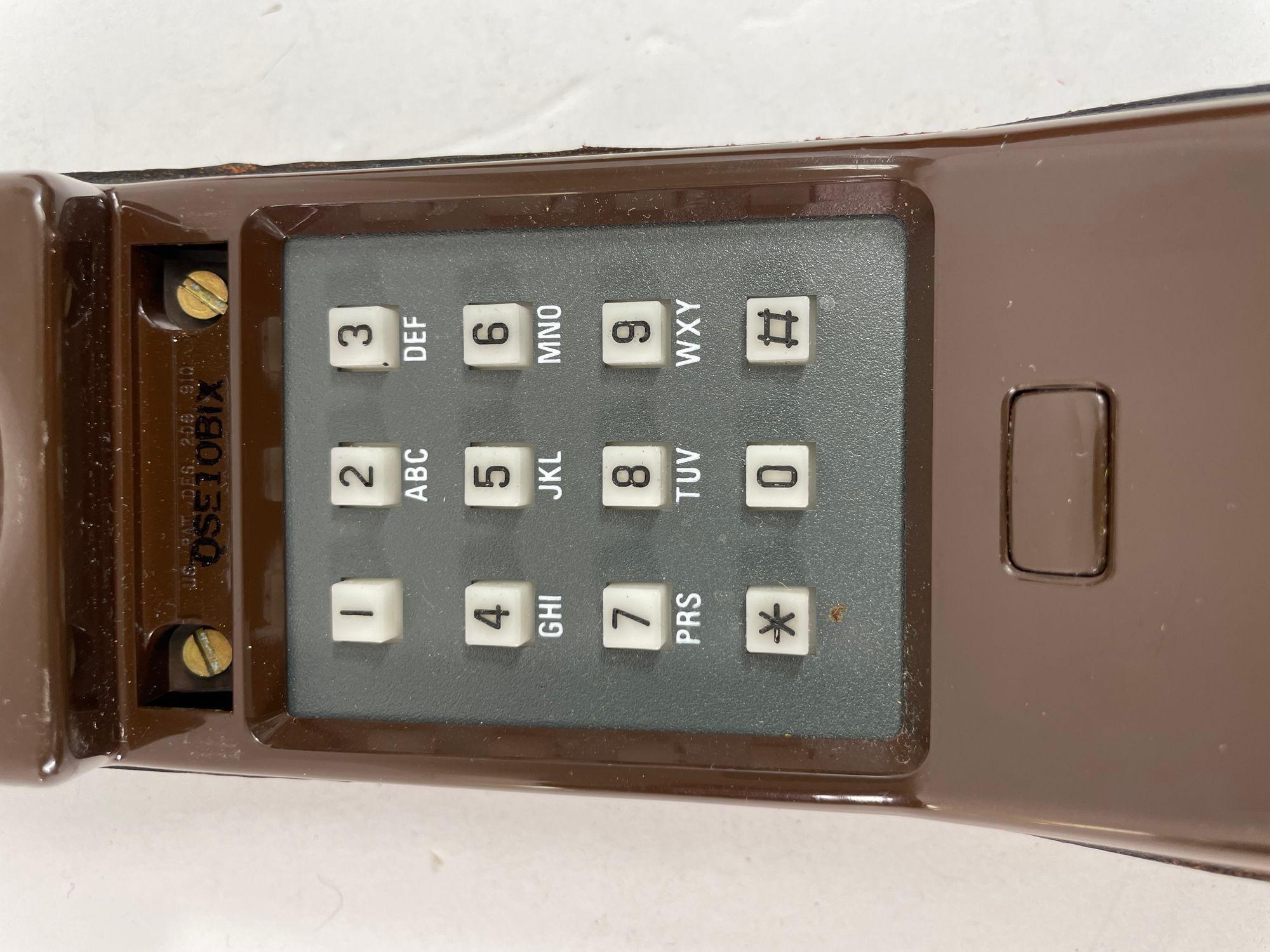 Braunes lederbezogenes und handgenähtes Vintage-Telefon von Contempra, 1970er Jahre im Zustand „Gut“ im Angebot in North Hollywood, CA