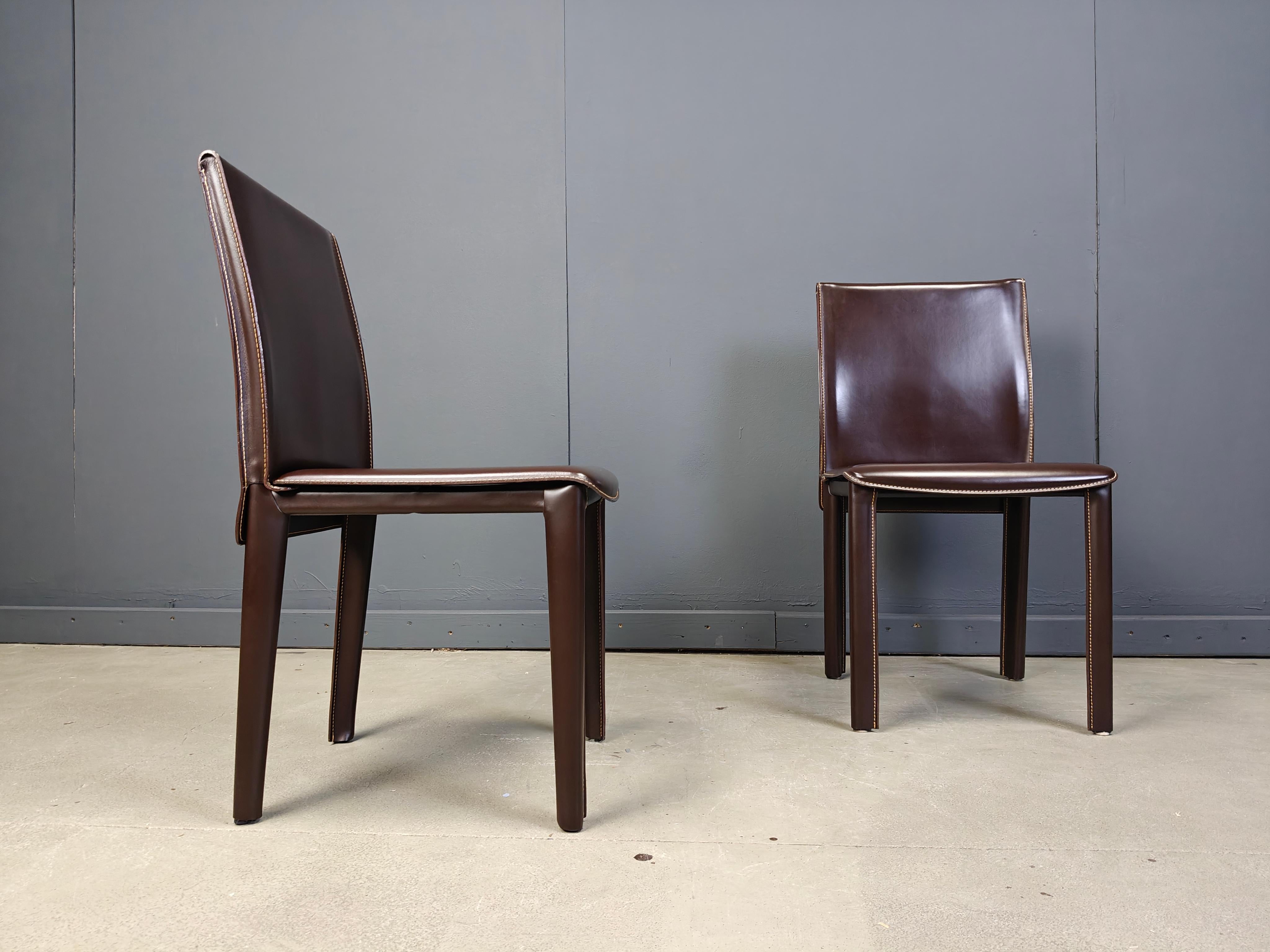 Sedie da pranzo in pelle marrone vintage di Arper italia, anni '80 - set di 8 In condizioni buone in vendita a Leuven, Vlaams Gewest