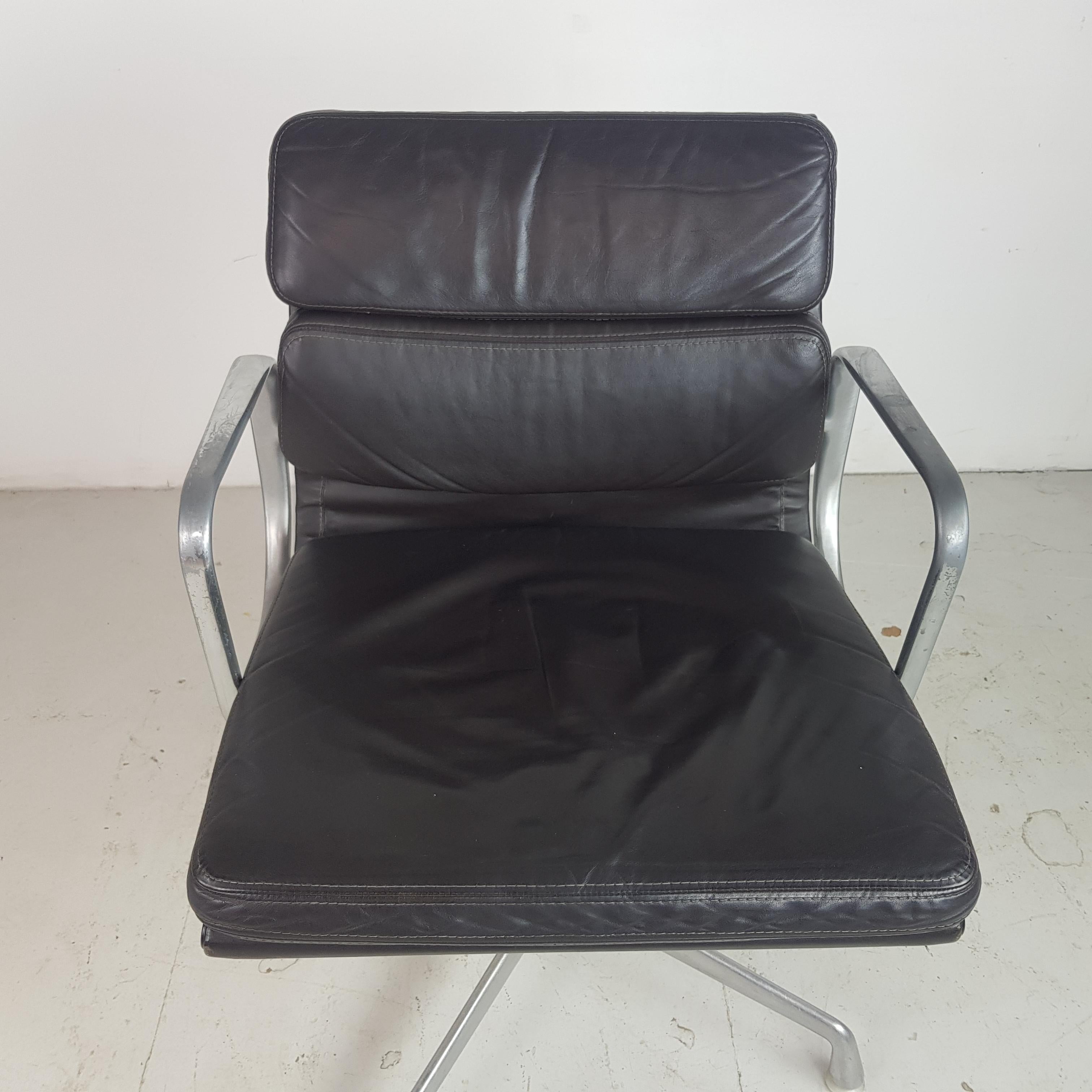 Late 20th Century Vintage Brown Leather Eames for Herman Miller Soft Pad Aluminium Group Chair For Sale