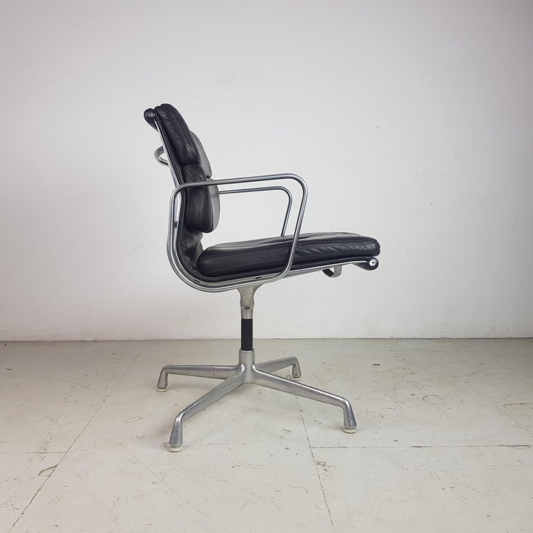 Vintage Brown Leather Eames for Herman Miller Soft Pad Aluminium Group Chair For Sale 3