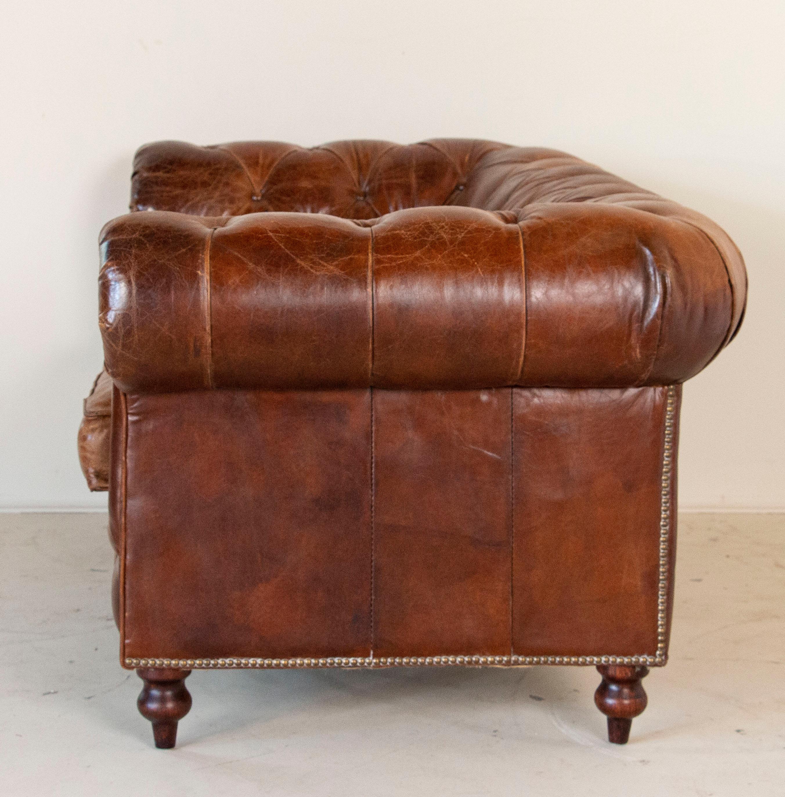 Vintage Brown Leather English Chesterfield Sofa In Good Condition In Round Top, TX