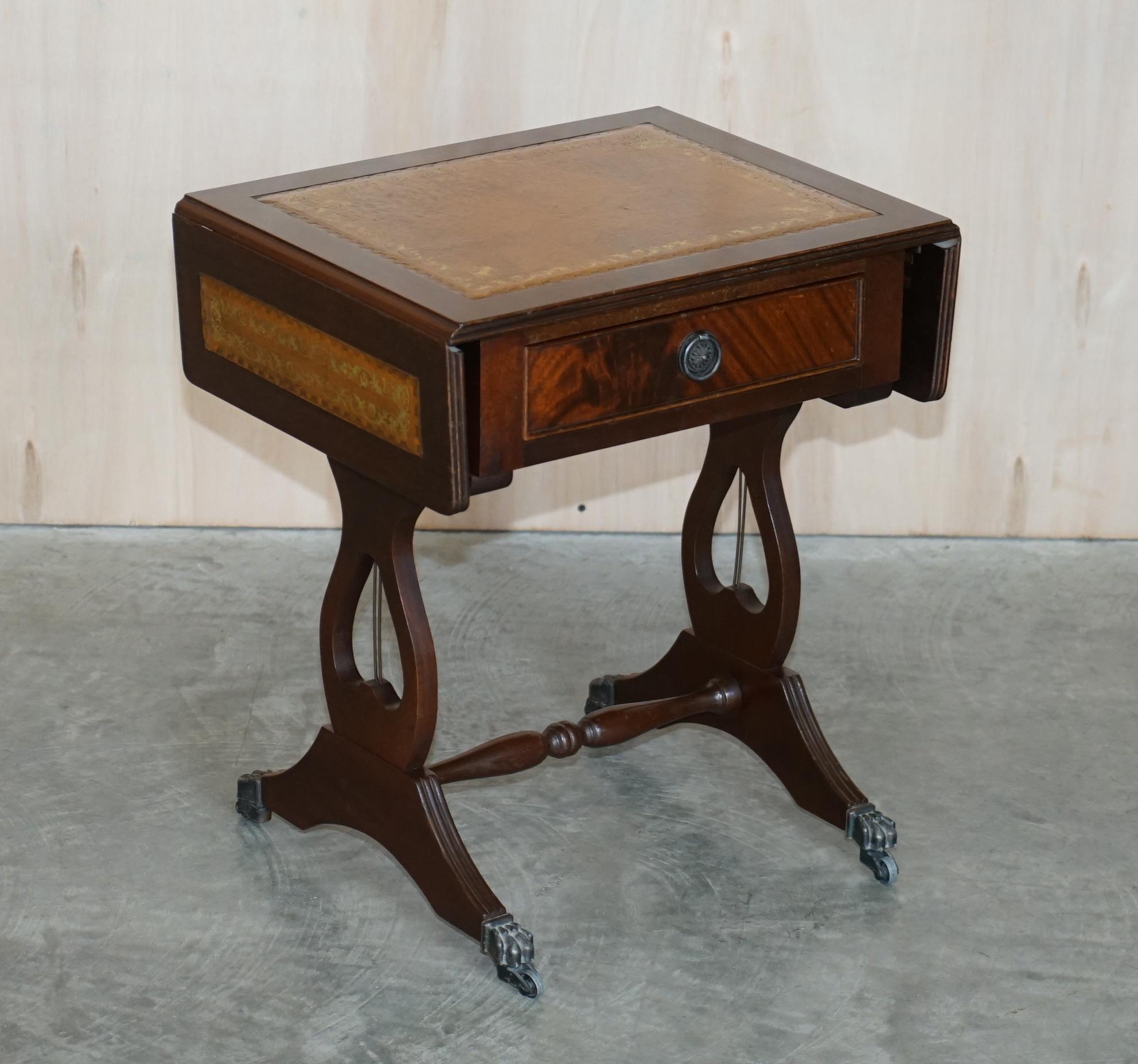 We are delighted to offer for sale this lovely Bevan Funnell vintage Mahogany side table with extending brown leather top and single drawer.

A very good looking and versatile piece, the table has single drawer to the front and false drawer to the