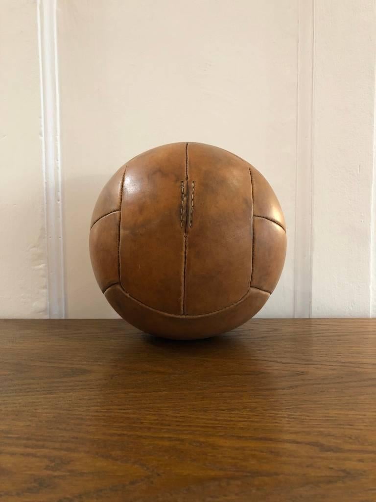 This medicine ball comes from the stock of an old Czech gymnasium. Made in the 1940s. Patina consistent with age and use. Cleaned and treated with a special leather care. Weight: 3kg.