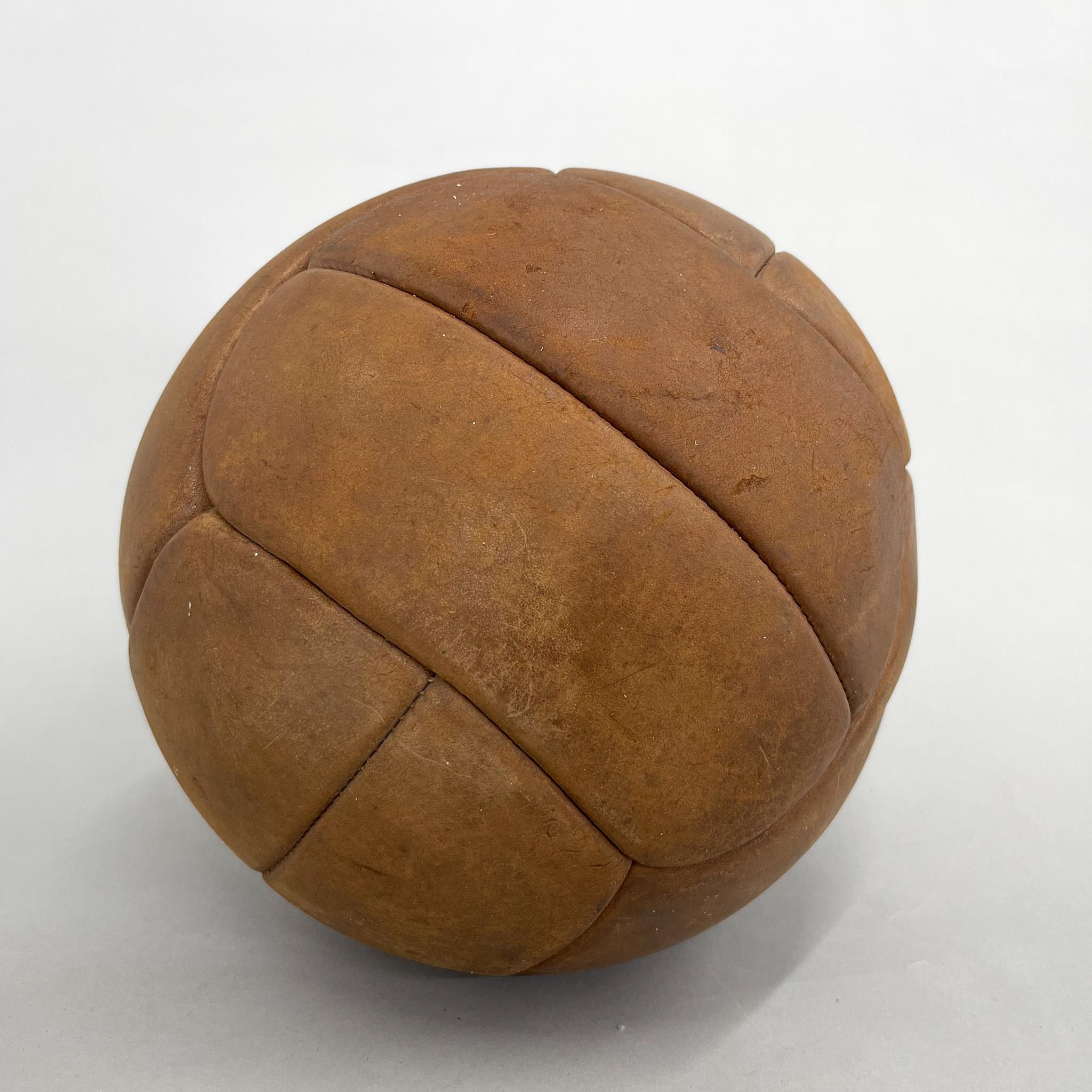 Vintage Brown Leather Medicine Ball, 1930s In Good Condition For Sale In Praha, CZ