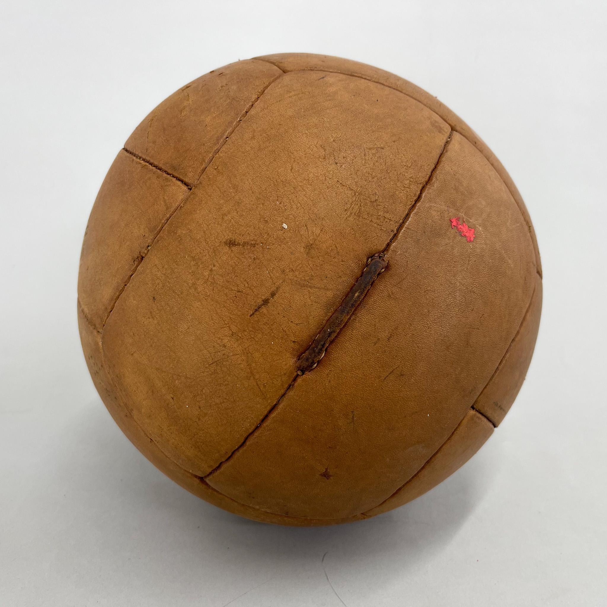 Vintage Brown Leather Medicine Ball, 1930s In Good Condition For Sale In Praha, CZ