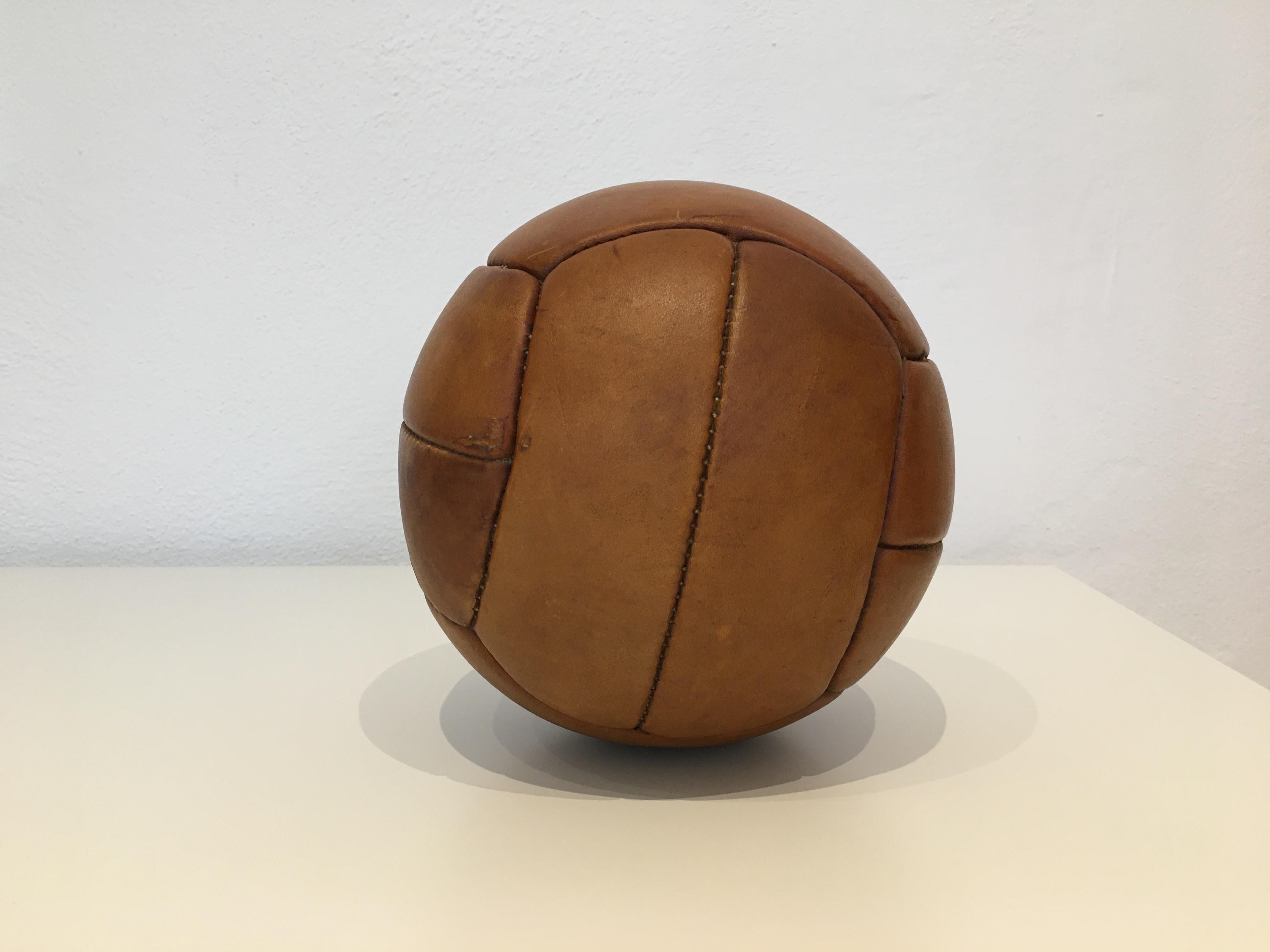 Mid-Century Modern Vintage Brown Leather Medicine Ball, 1kg, 1930s For Sale