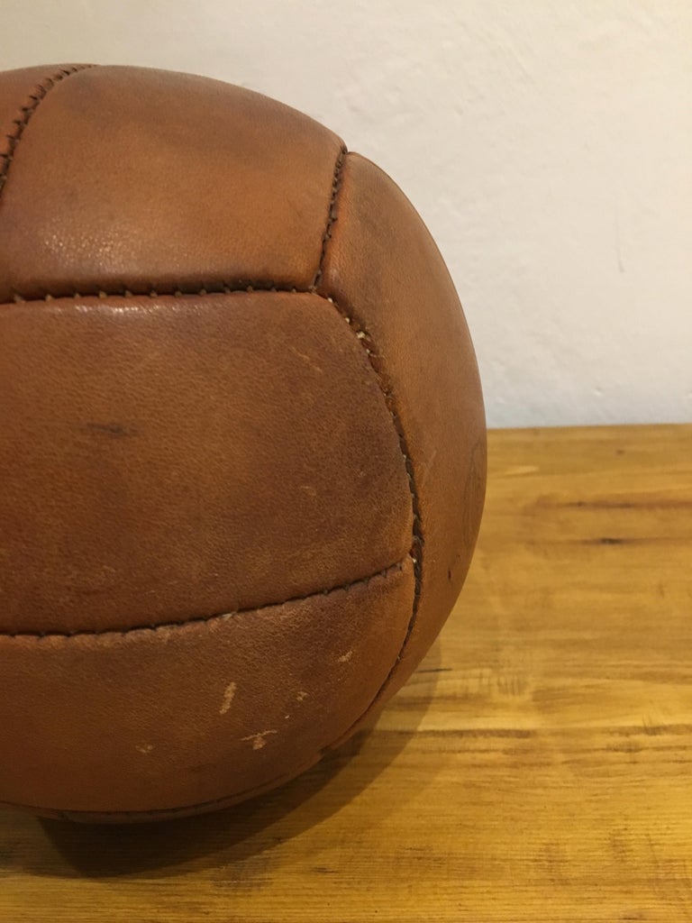Vintage Brown Leather Medicine Ball, 1kg, 1930s For Sale 1