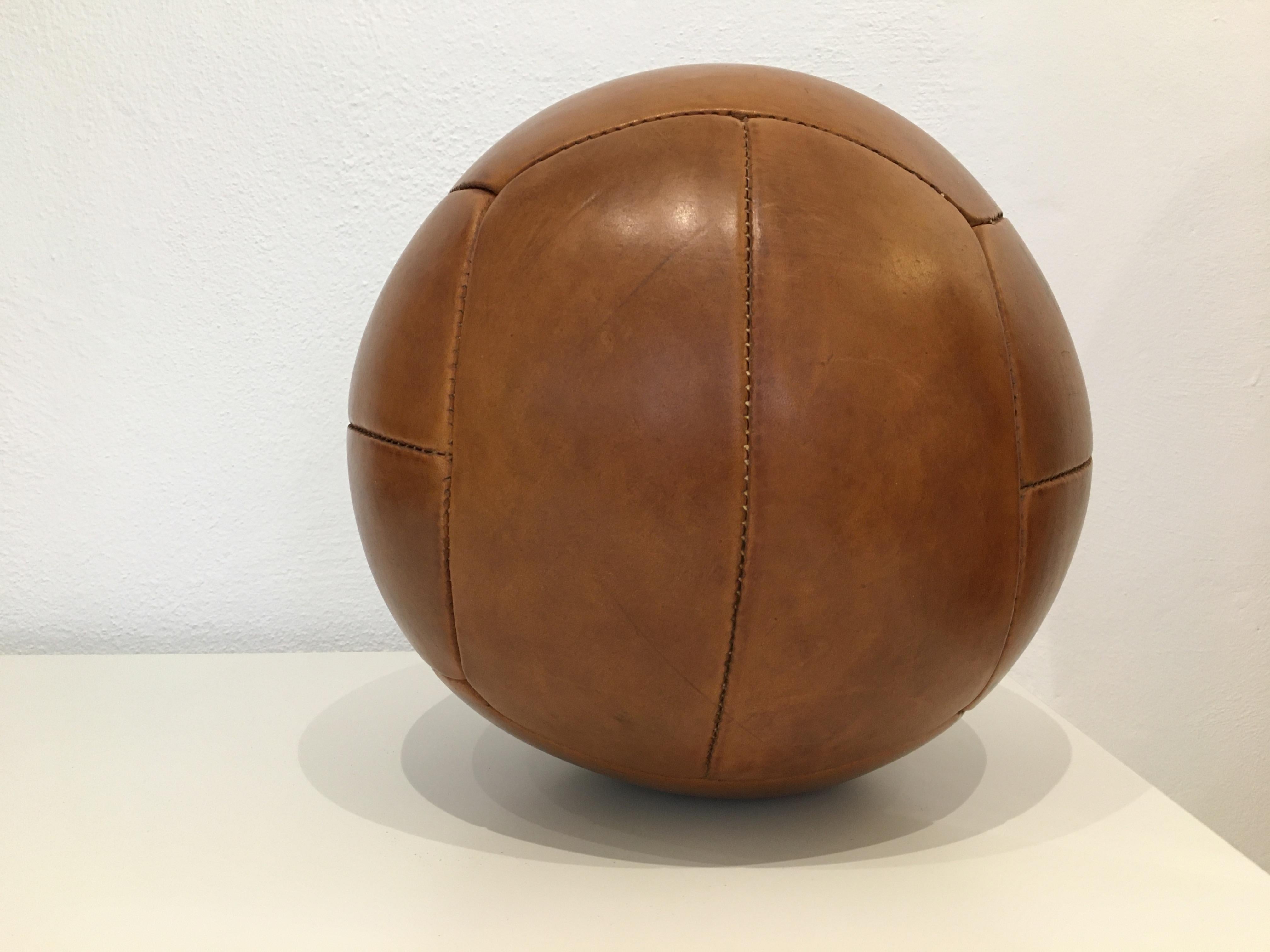 Mid-Century Modern Vintage Brown Leather Medicine Ball, 5kg, 1930s For Sale