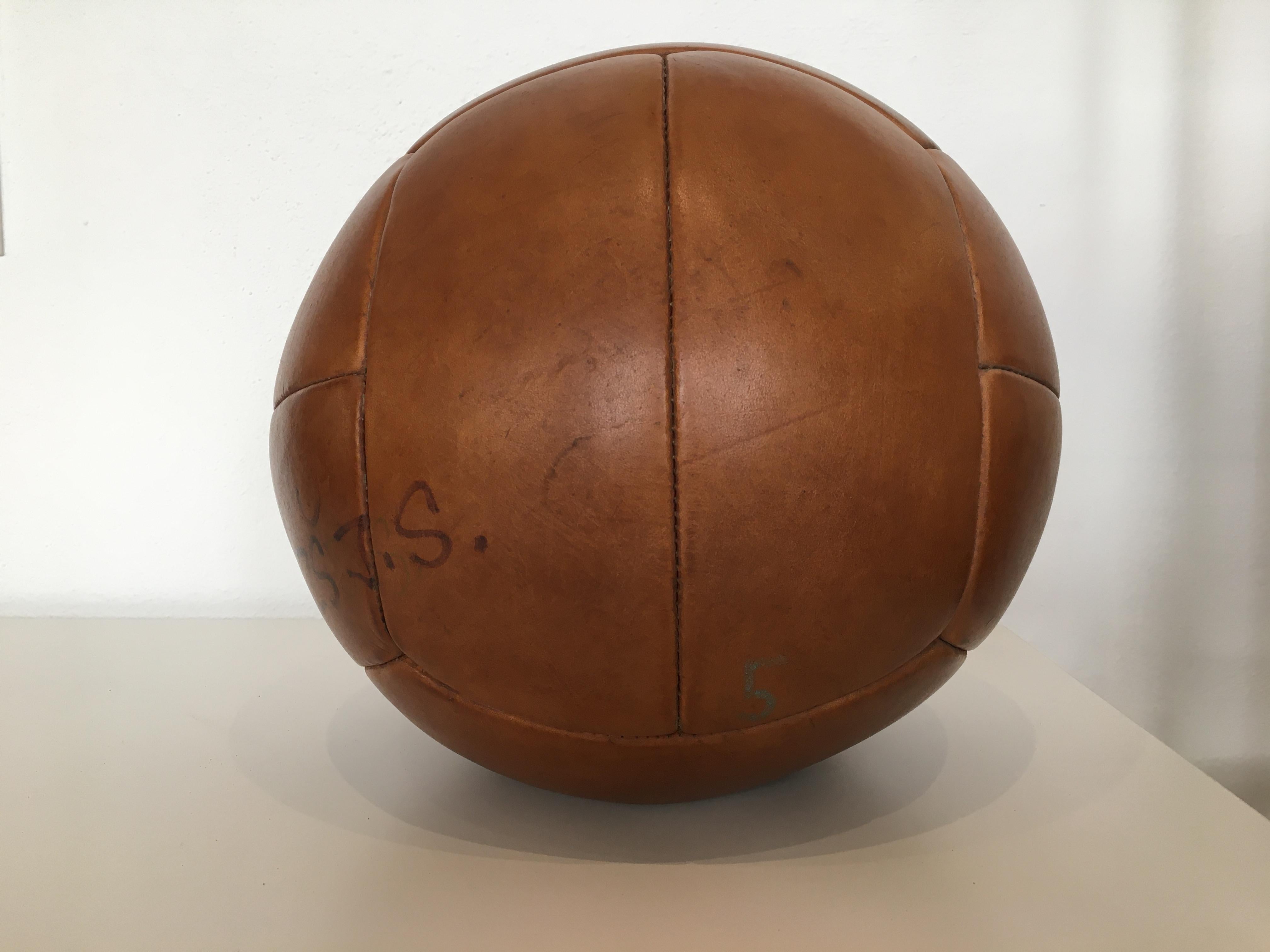Mid-Century Modern Vintage Brown Leather Medicine Ball, 5kg, 1930s For Sale