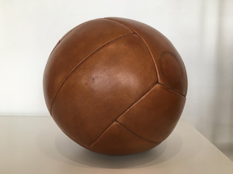 Vintage Brown Leather Medicine Ball, 5kg, 1930s For Sale 1