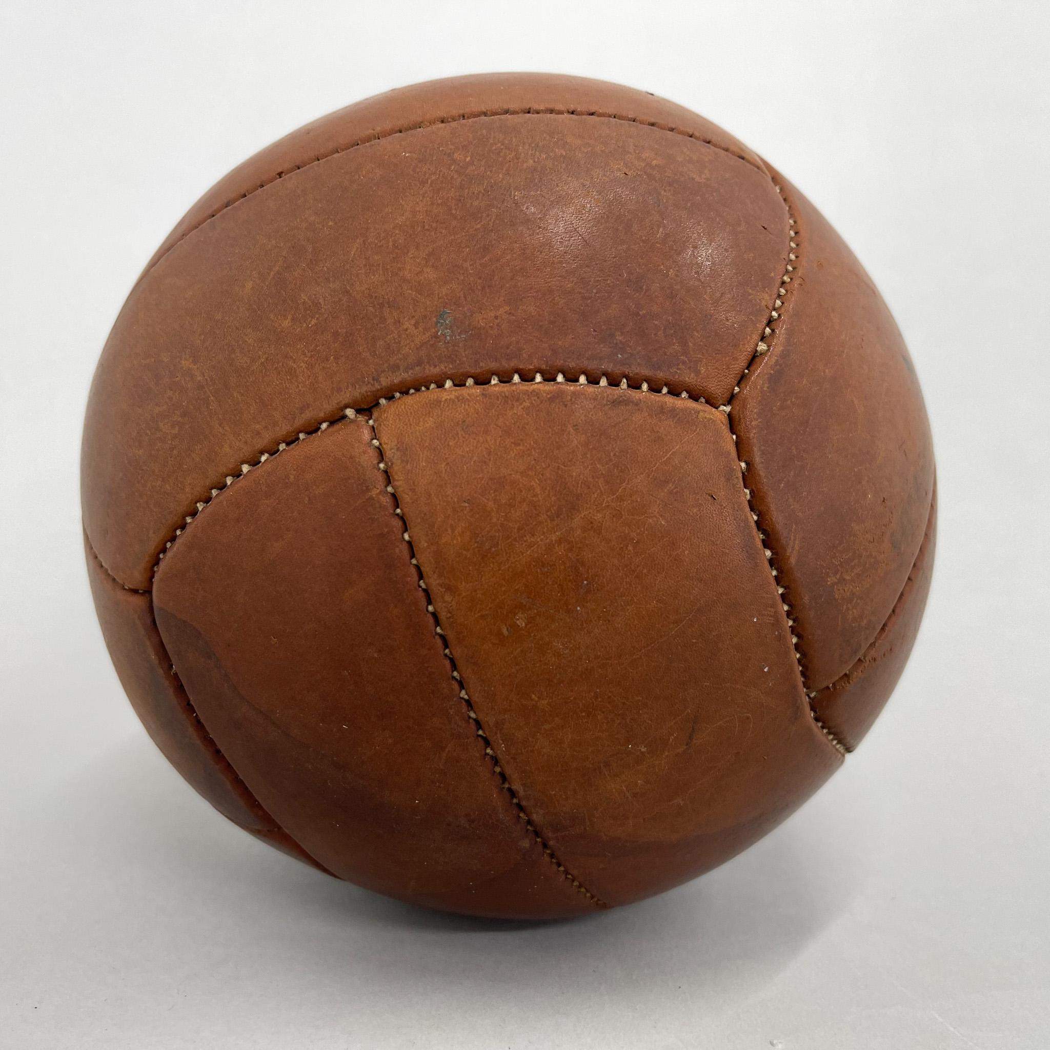 Vintage Brown Leather Medicine Ball by Gala, 1930s  In Good Condition For Sale In Praha, CZ