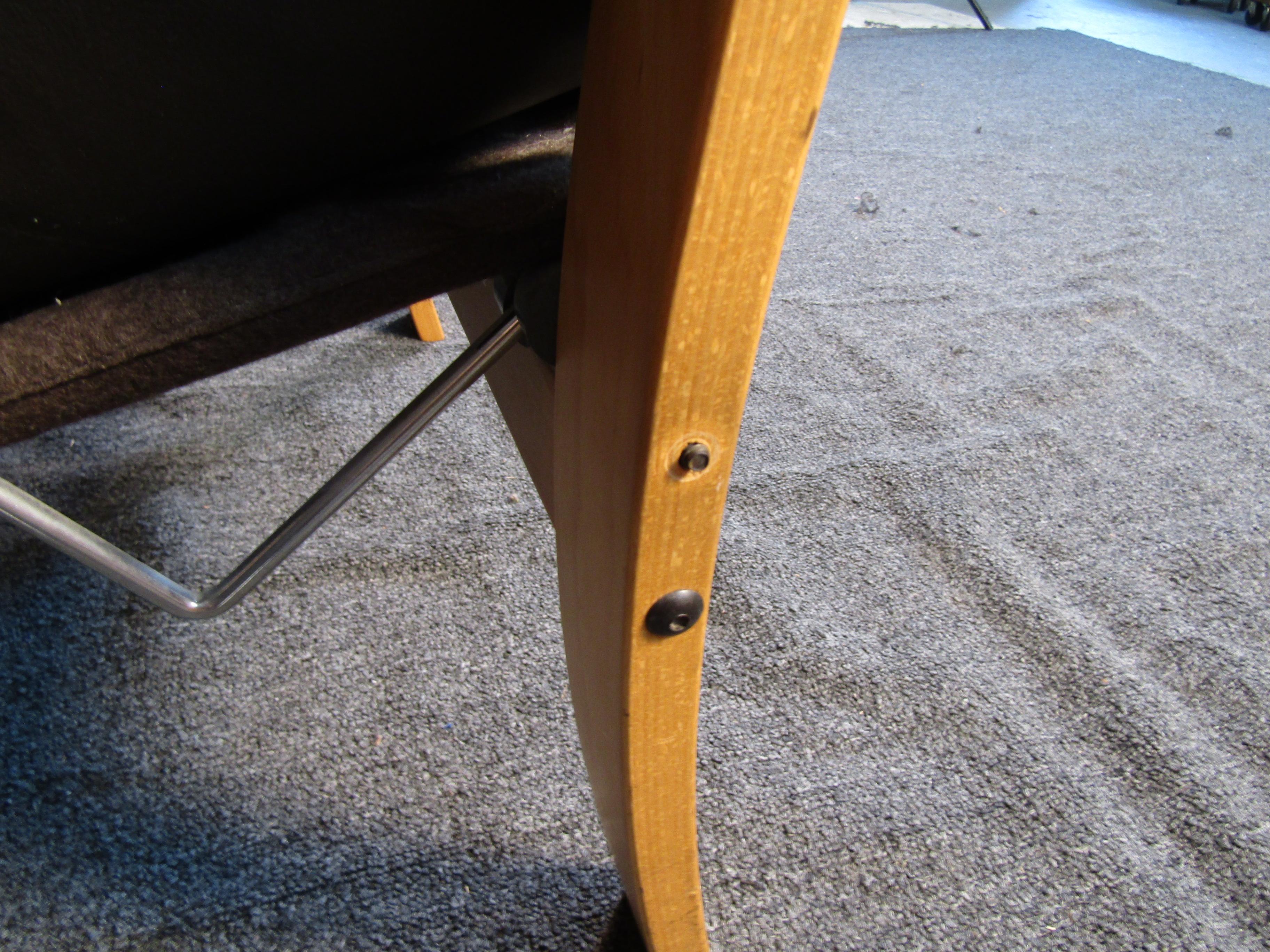 Mid-Century Modern Vintage Brown Leather Recliner and Ottoman Set For Sale