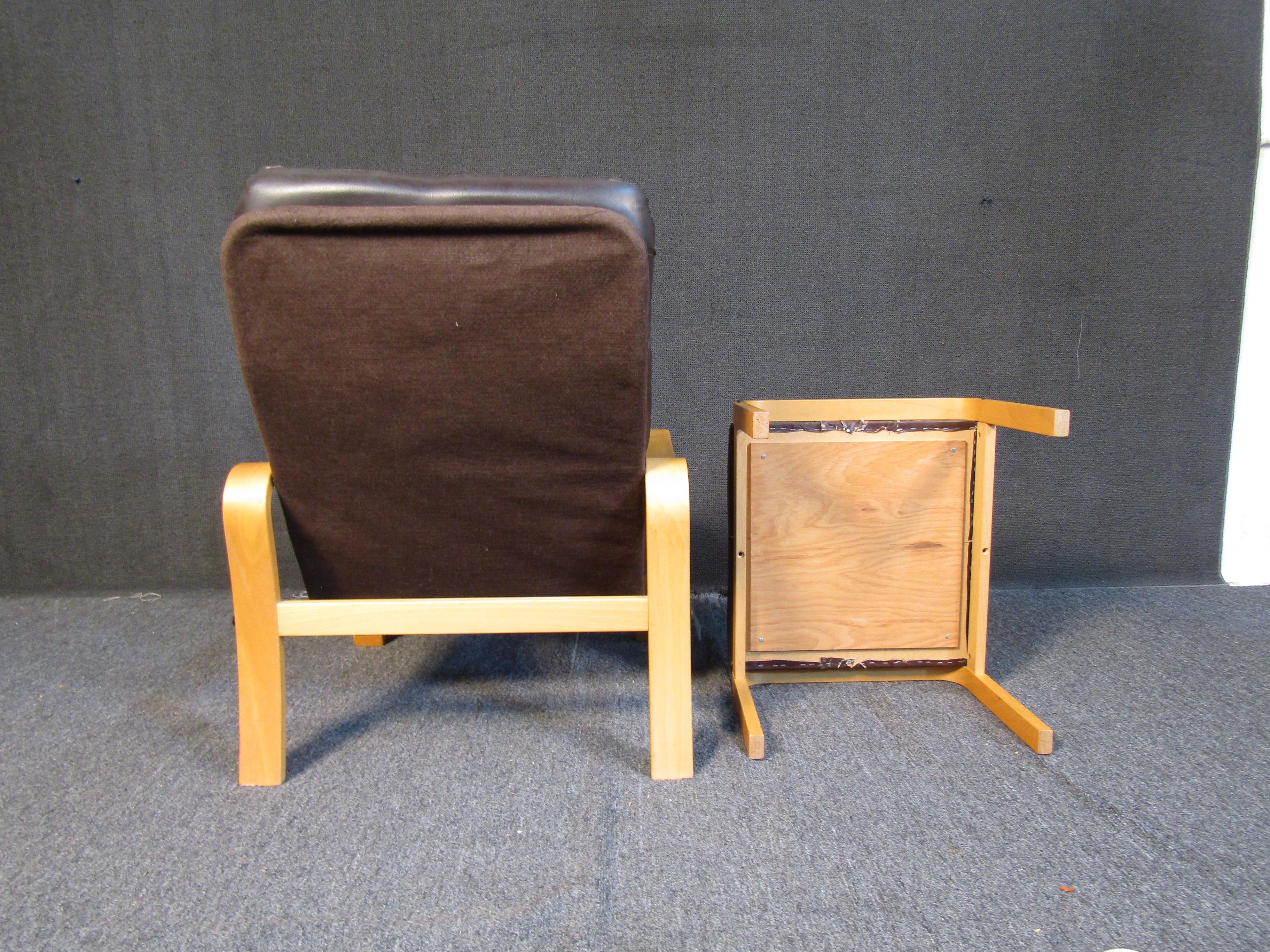 20th Century Vintage Brown Leather Recliner and Ottoman Set For Sale