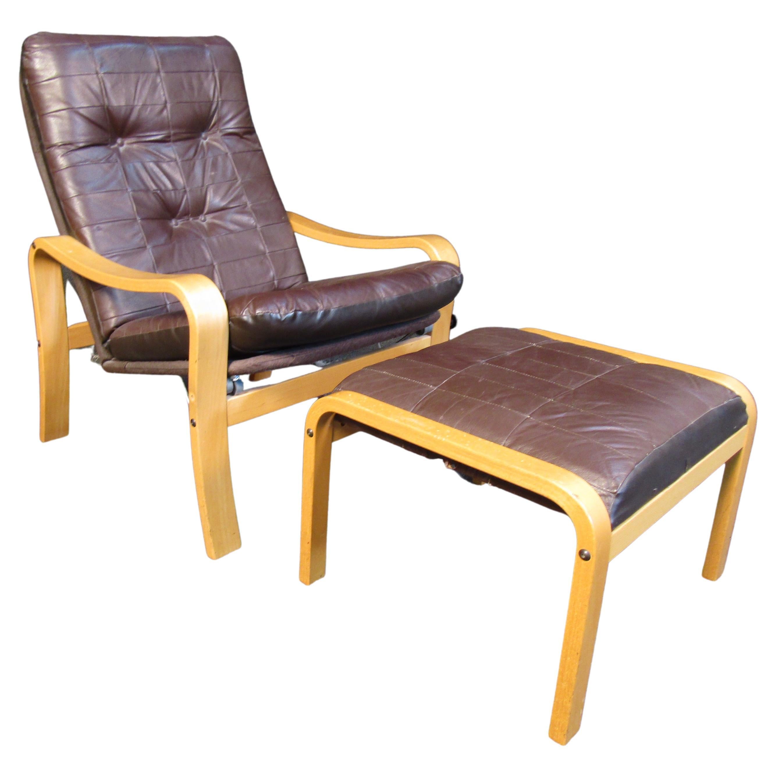 Ensemble fauteuil de salon et repose-pieds vintage en cuir marron