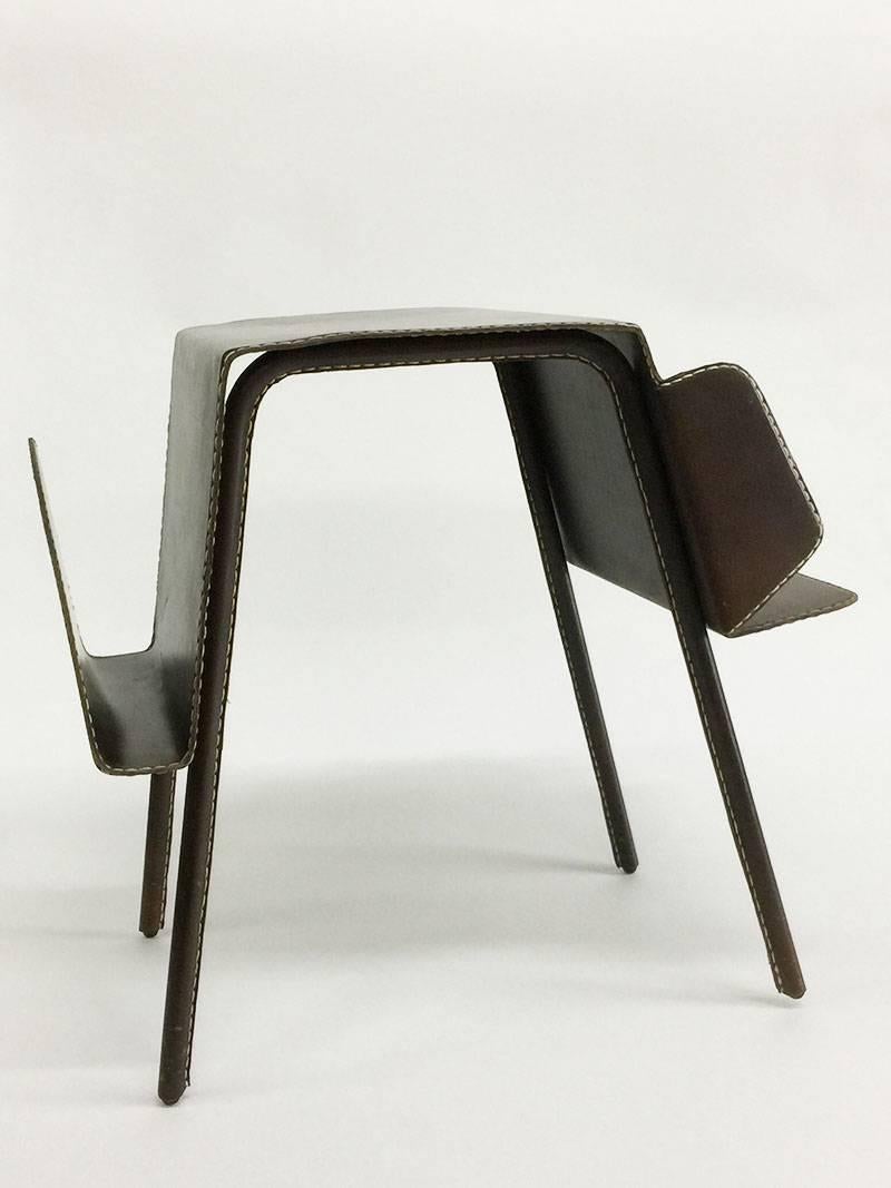 French Brown Leather Stitched Magazine Rack Table, 1960s

Brown Leather Stitched Magazine Rack Table, 1960s, France
The table / magazine rack is full leather with white stitching
The measurements are 46.5 cm high, 50 cm wide and the dept is 28.5