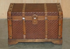 ViNTAGE BROWN LEATHER STORAGE TRUNK COFFEE COCKTAIL TABLE OTTOMAN LOVELY PATiNA