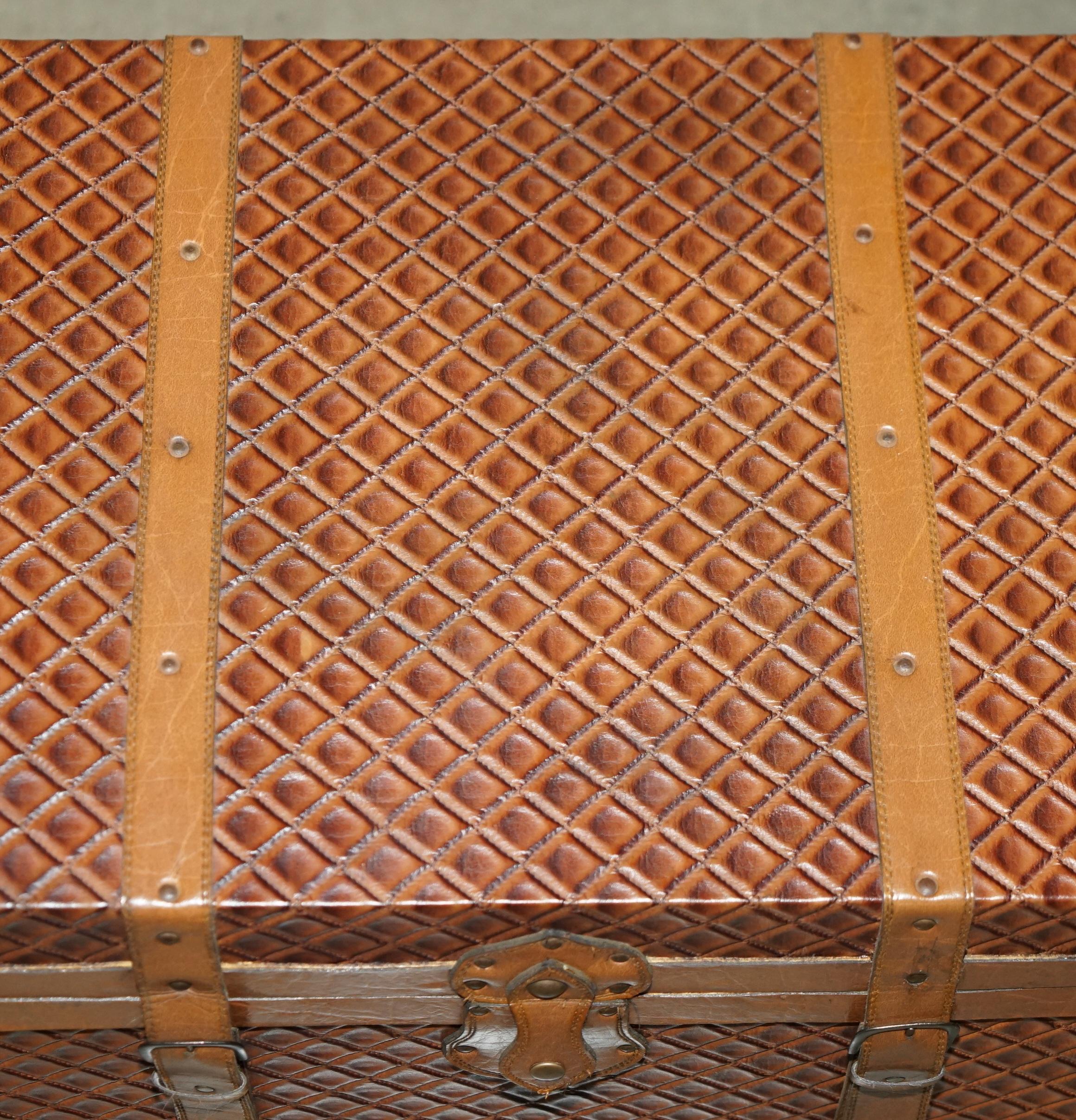 Fait main Table de stockage ViNTAGE BROWN LEATHER TRunk COFFEE COCKTAIL TABLE OTTOMAN LOVELY PATiNA en vente