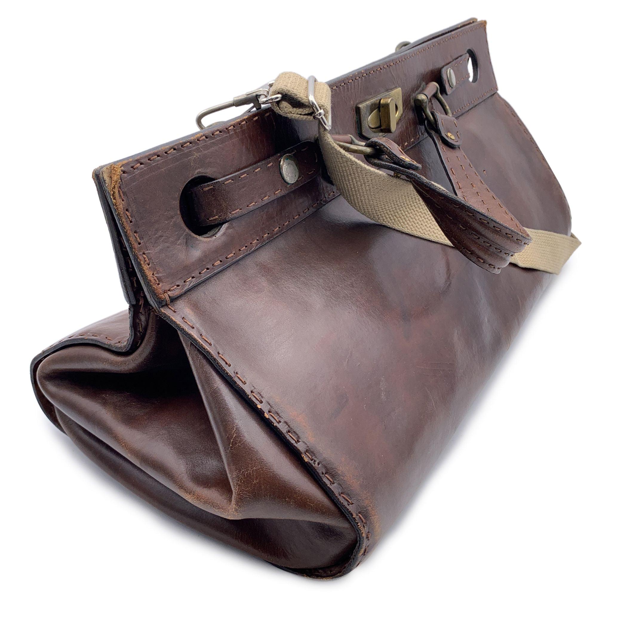 Vintage Brown Leather Travel Bag Weekender Carry On Bag with Strap In Fair Condition In Rome, Rome