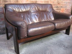 Vintage Brown Leather Two-Seater Sofa by Coja – Solid Wood Frame, Organic Shape