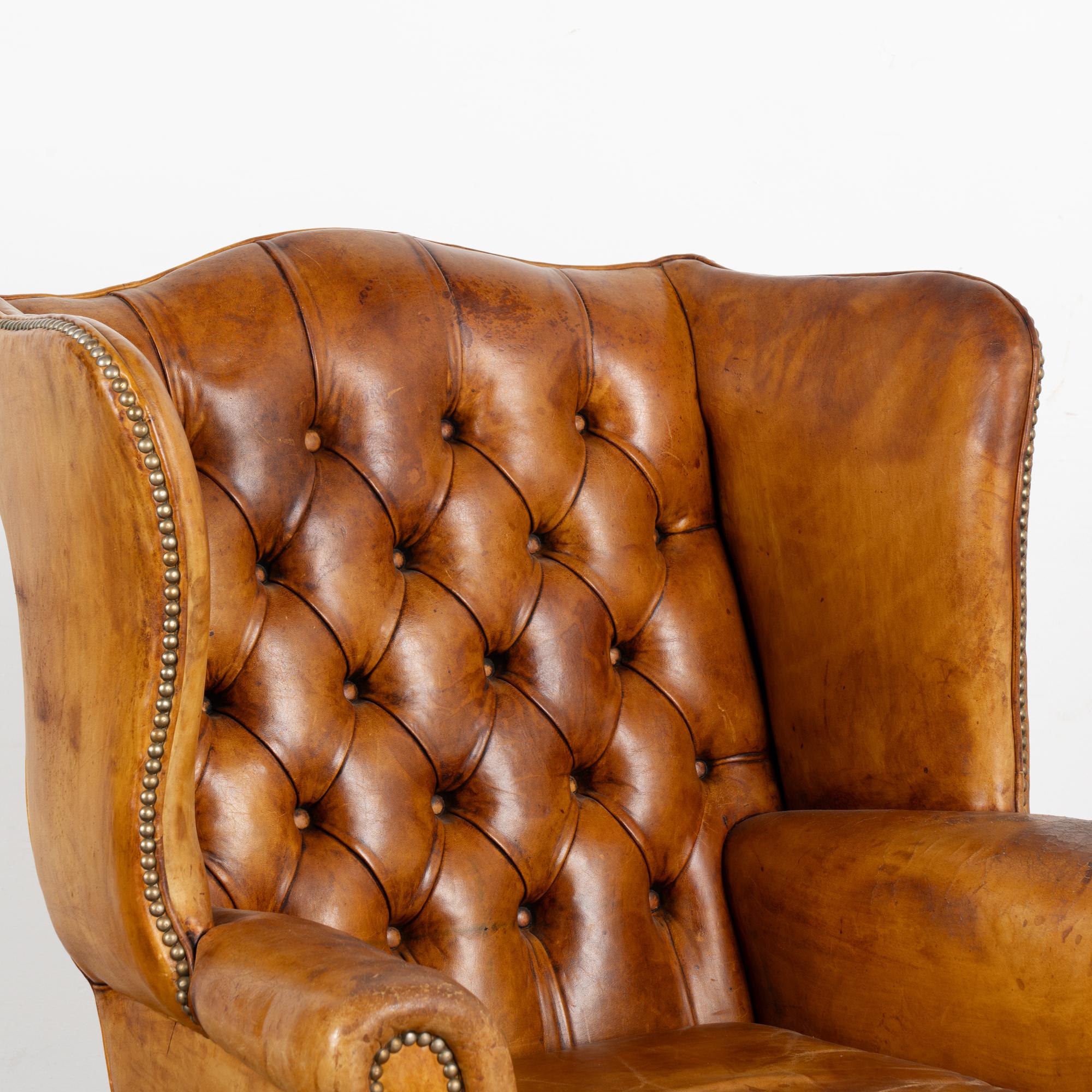 Vintage Brown Leather Wingback Chesterfield Arm Chair, England circa 1940 For Sale 1