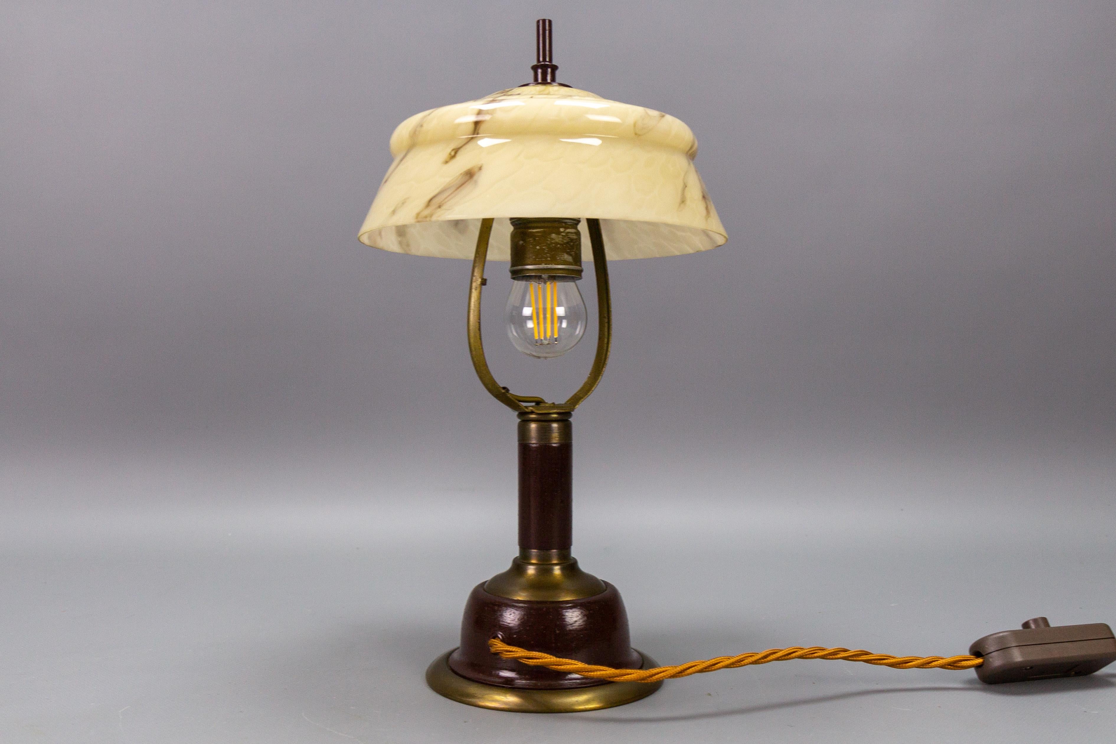 Vintage Brown Marbled Glass and Metal Adjustable Table Lamp For Sale 4