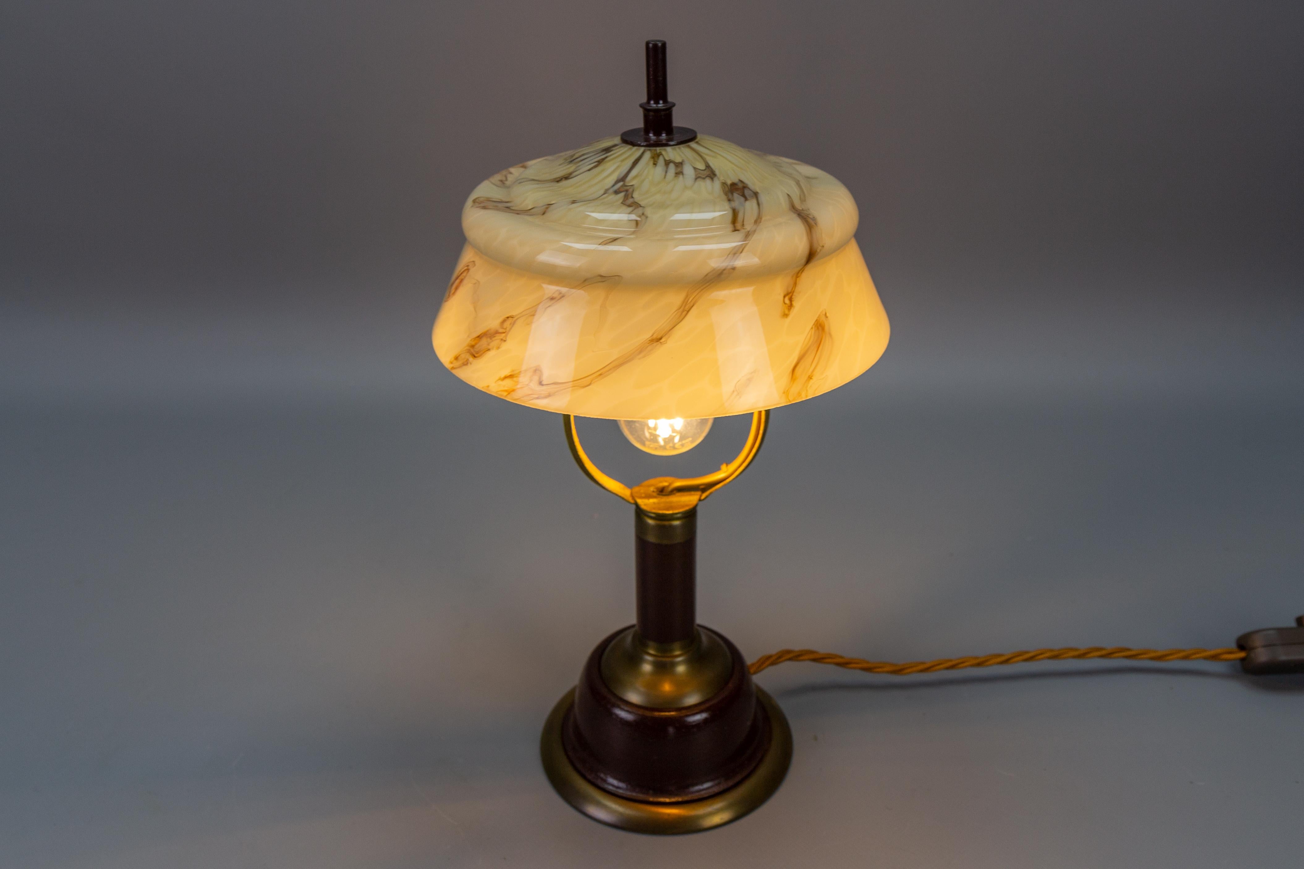 Vintage Brown Marbled Glass and Metal Adjustable Table Lamp In Good Condition For Sale In Barntrup, DE