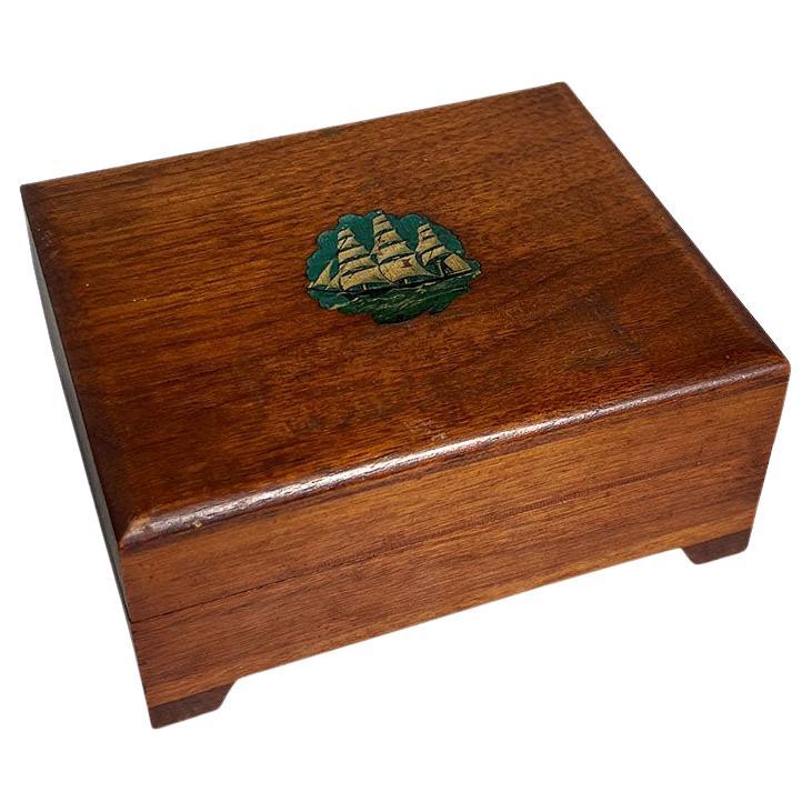 Caja de madera de velero náutico marrón vintage con tapa abatible