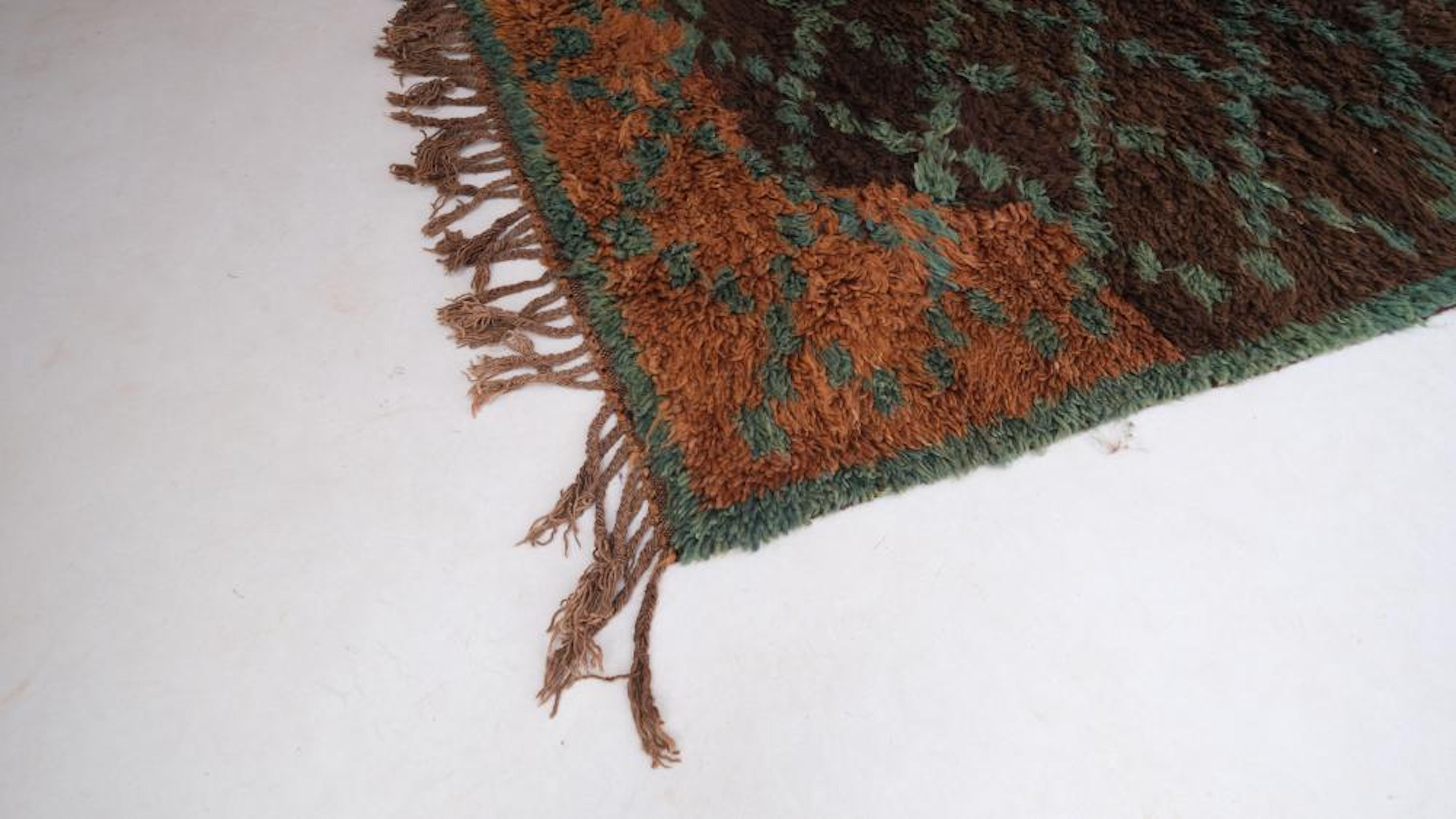 Alfombra marroquí vintage marrón neutro Beni M'Guild con diseño de cruces entrecruzadas en Bueno estado para la venta en Los Angeles, CA