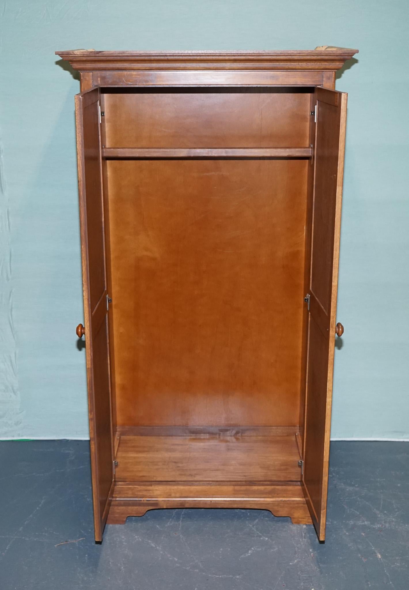 VINTAGE EICHE BRAUN WILLIS & GAMBiER DOPPELKLEIDER (20. Jahrhundert) im Angebot