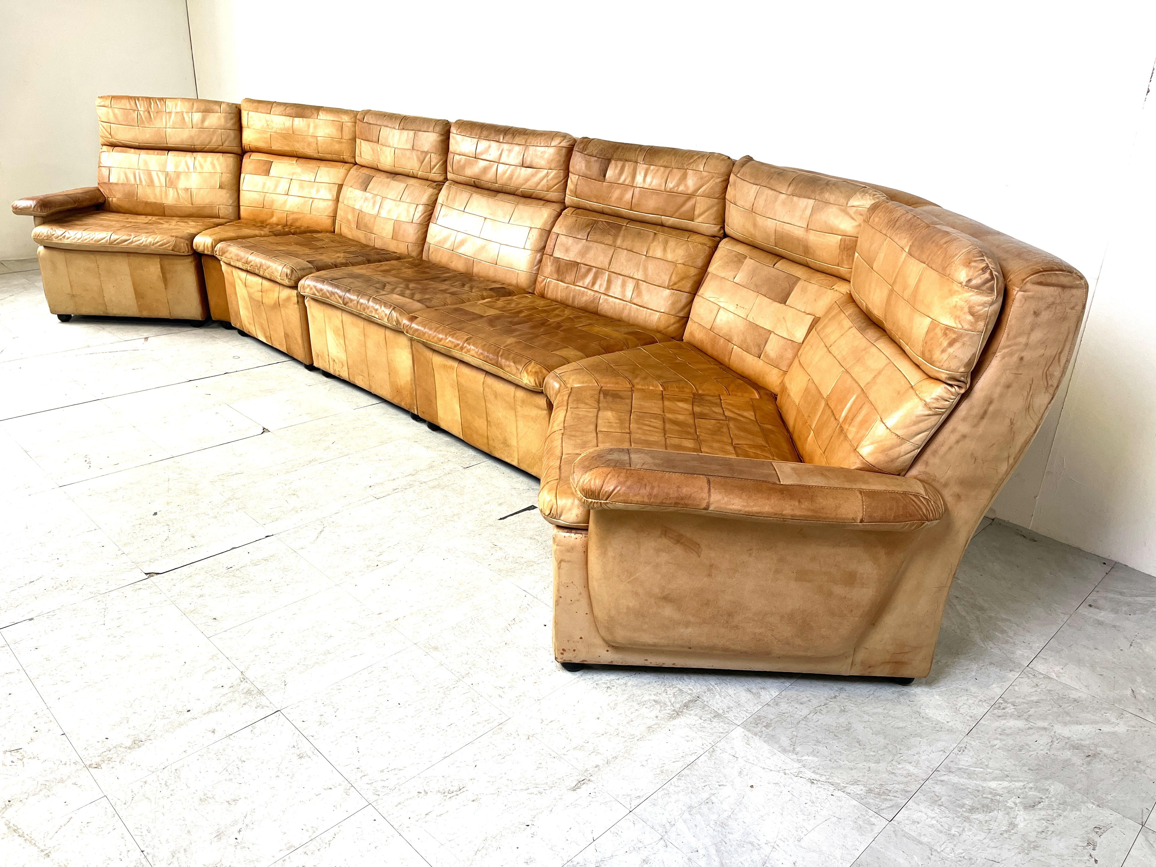 Modulares Sofa aus braunem Patchwork-Leder, 1970er Jahre (Ende des 20. Jahrhunderts) im Angebot