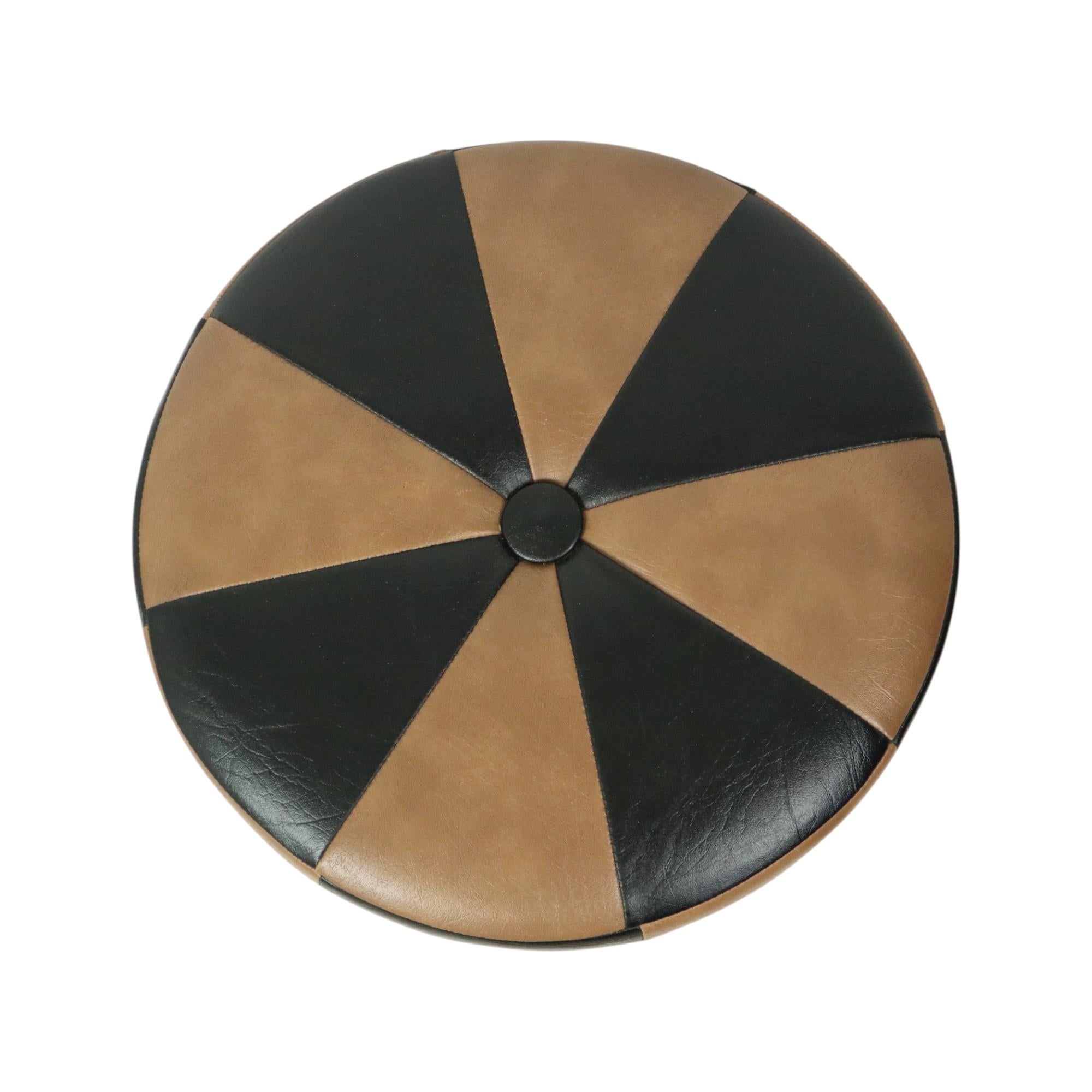 Vintage Braun Pouf Zweifarbig Skai Kunstleder Sechziger Jahre im Zustand „Gut“ im Angebot in Poperinge, BE