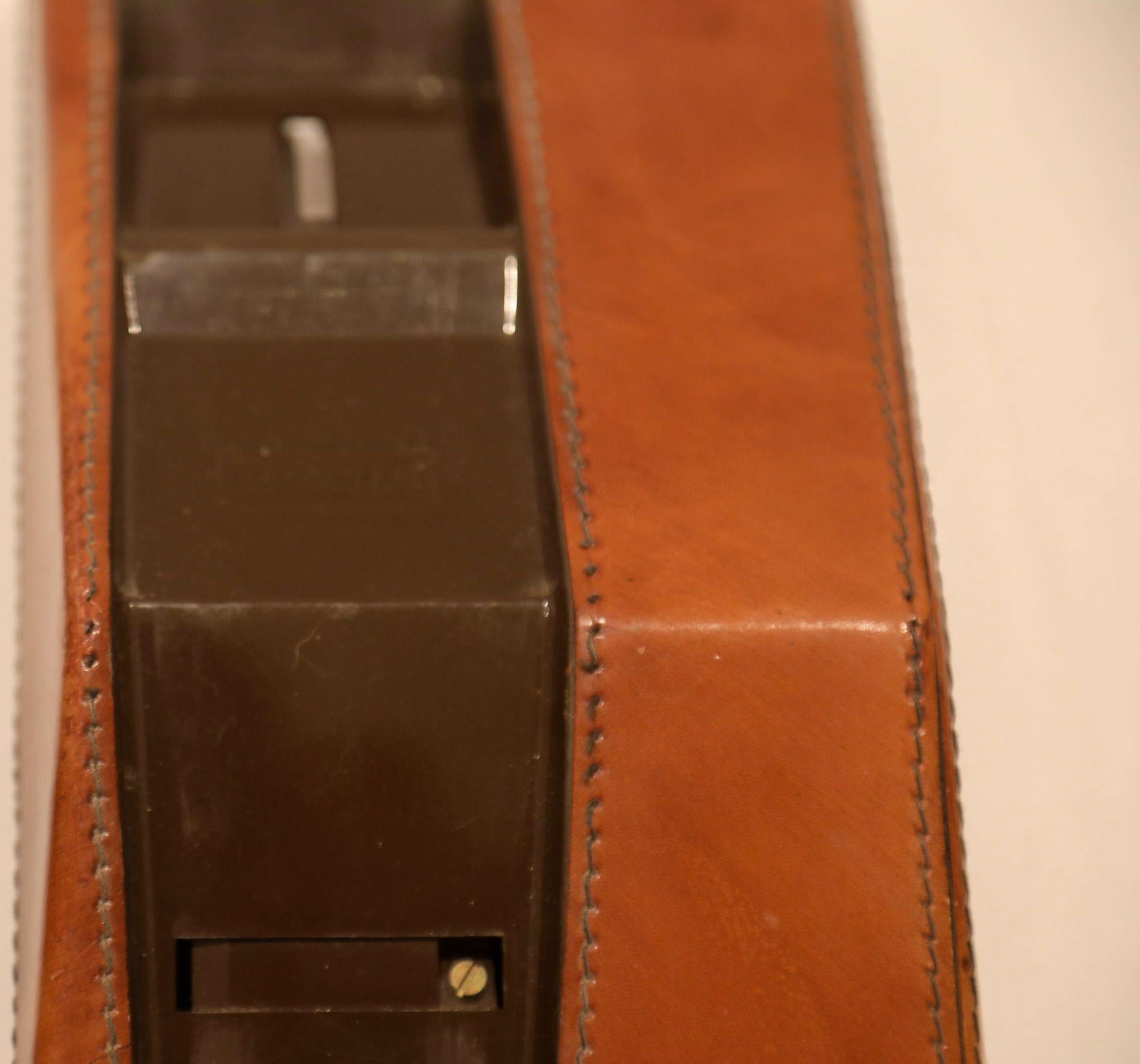 20ième siècle Téléphone Vintage en cuir Stitch by Stitch par Contempra 1970 en vente