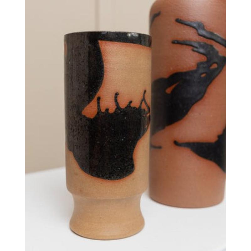 Braune Steingutkaraffe und -tasse von Tristan Drechsler, MCM 1970er im Angebot 3