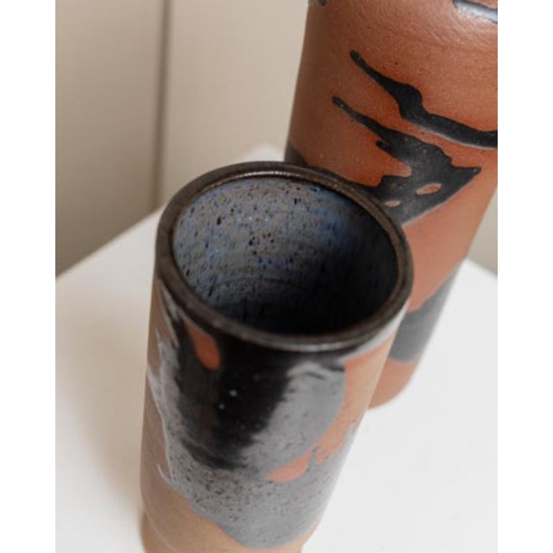 Braune Steingutkaraffe und -tasse von Tristan Drechsler, MCM 1970er im Angebot 4