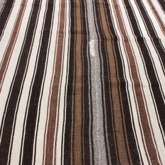 Kilim d'epoca in pelo di capra a strisce marroni, fatto a mano in Turchia