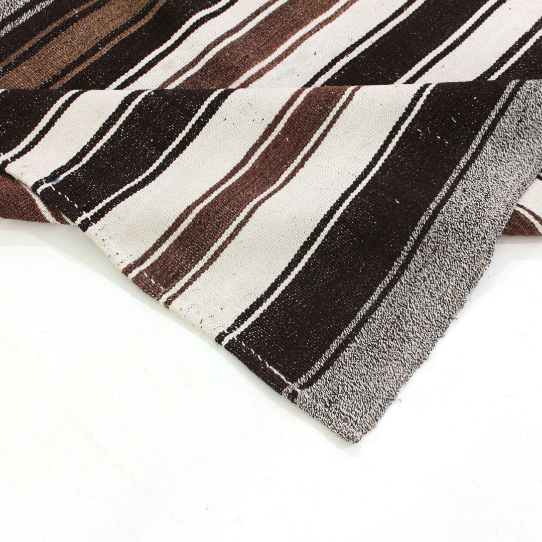 Kilim d'epoca in pelo di capra a strisce marroni, fatto a mano in Turchia In condizioni buone in vendita a Amsterdam, NL