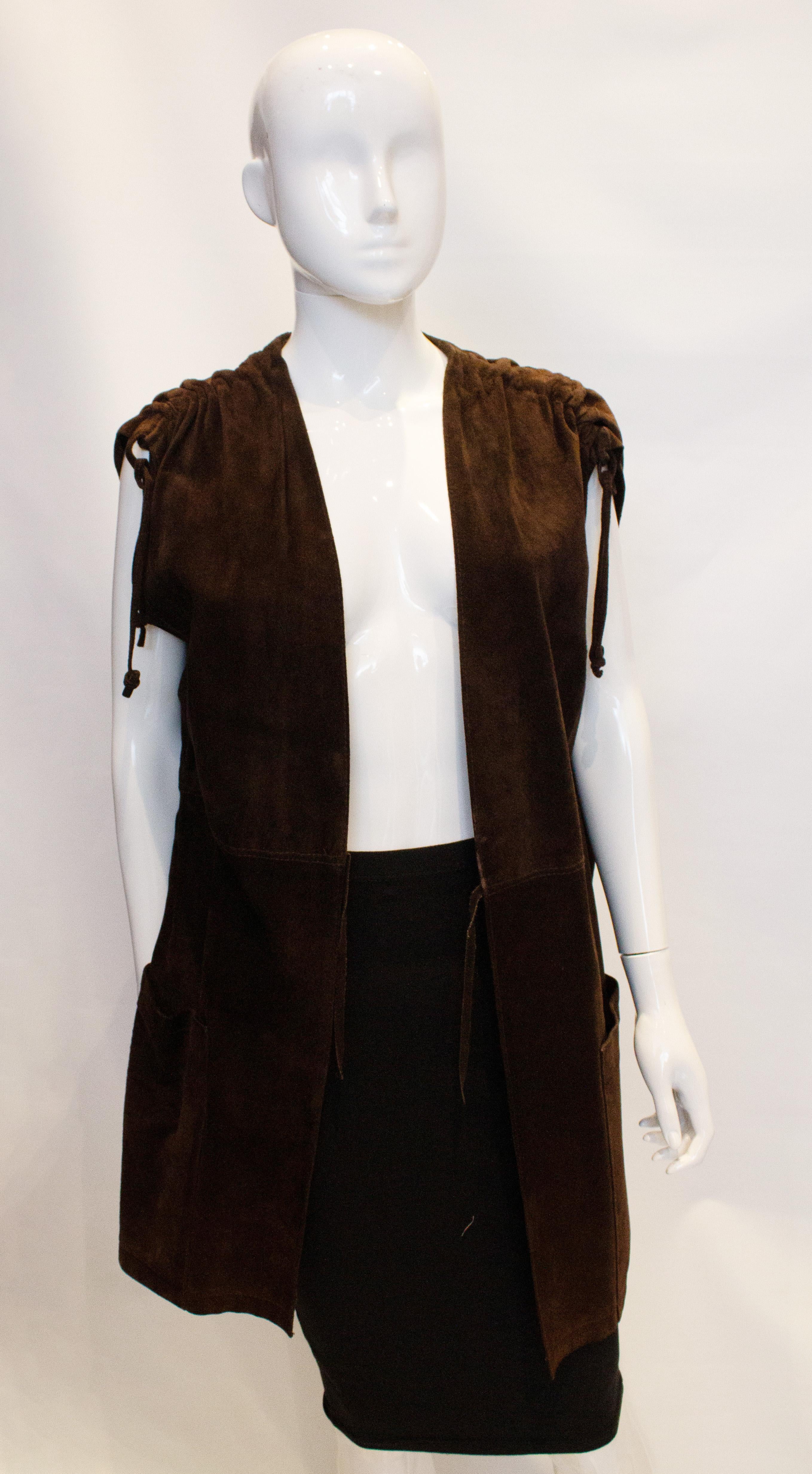 Noir Manteau vintage en daim marron à la taille en vente