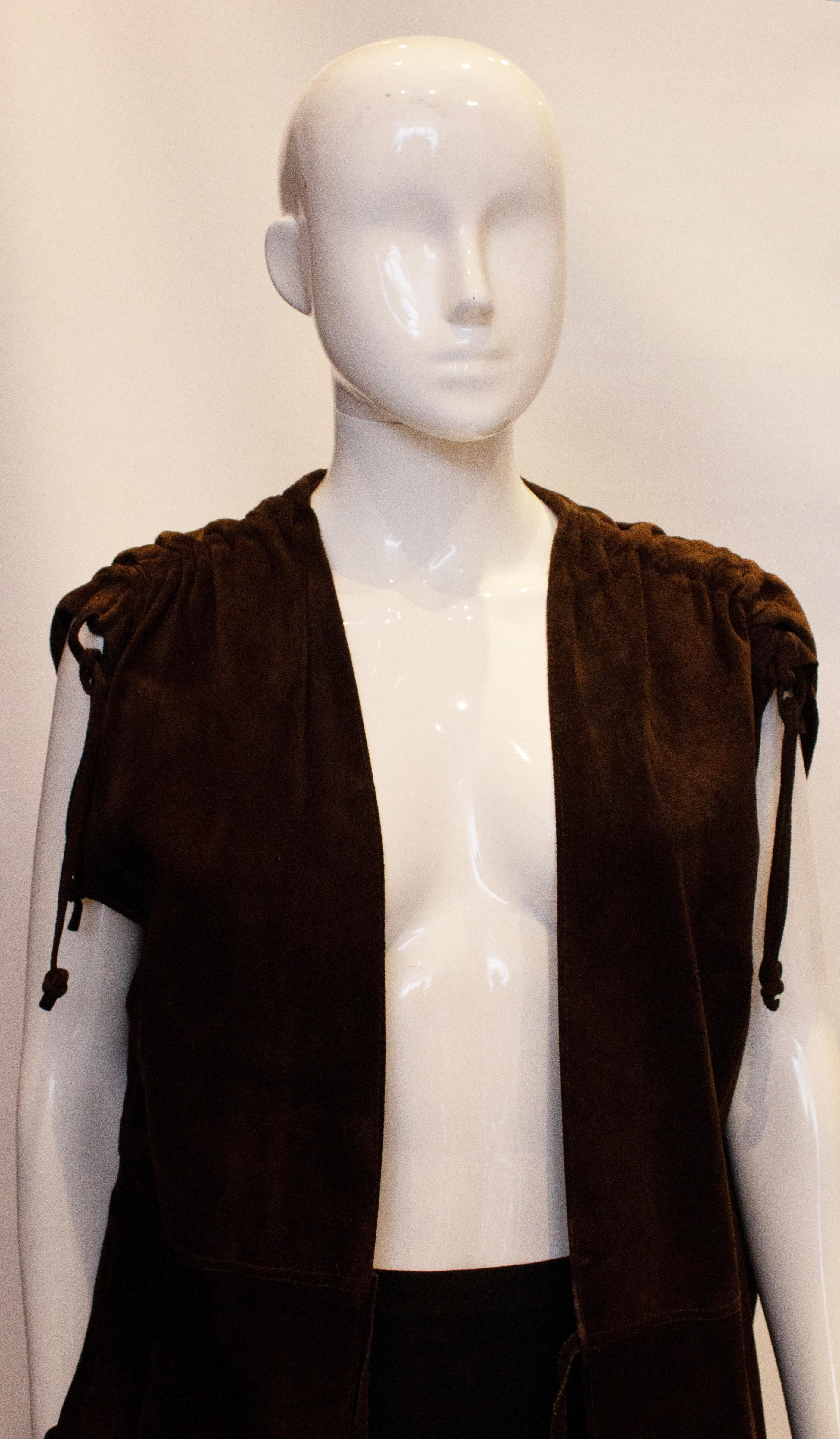 Manteau vintage en daim marron à la taille Bon état - En vente à London, GB