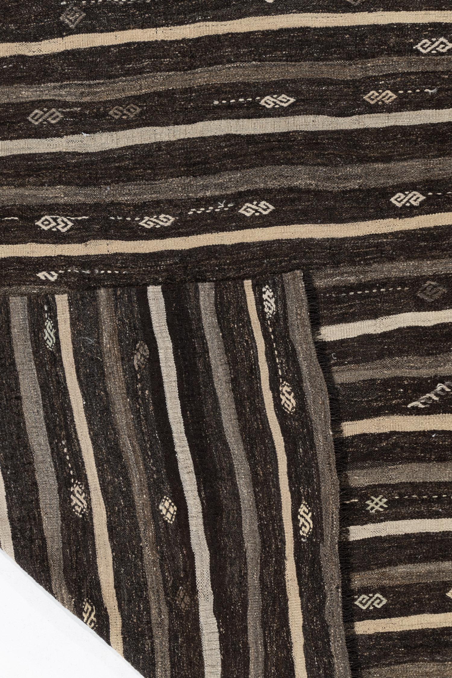 Turco Vintage Brown Turkish Kilim Area Rug & Kilim  6'7 x 9'10 in vendita