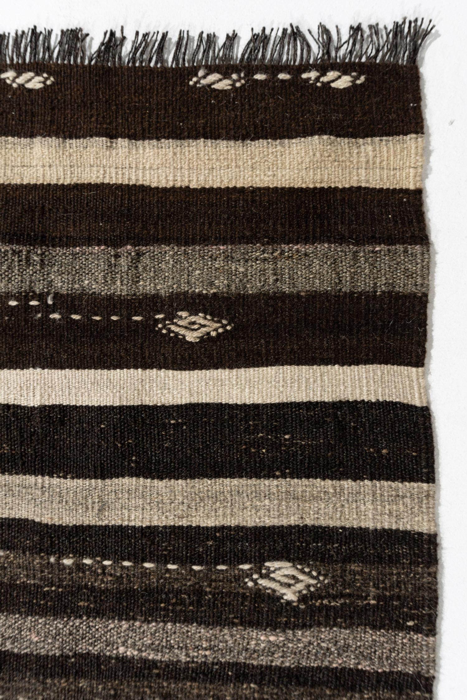 Vintage Brown Turkish Kilim Area Rug & Kilim  6'7 x 9'10 In condizioni buone in vendita a New York, NY
