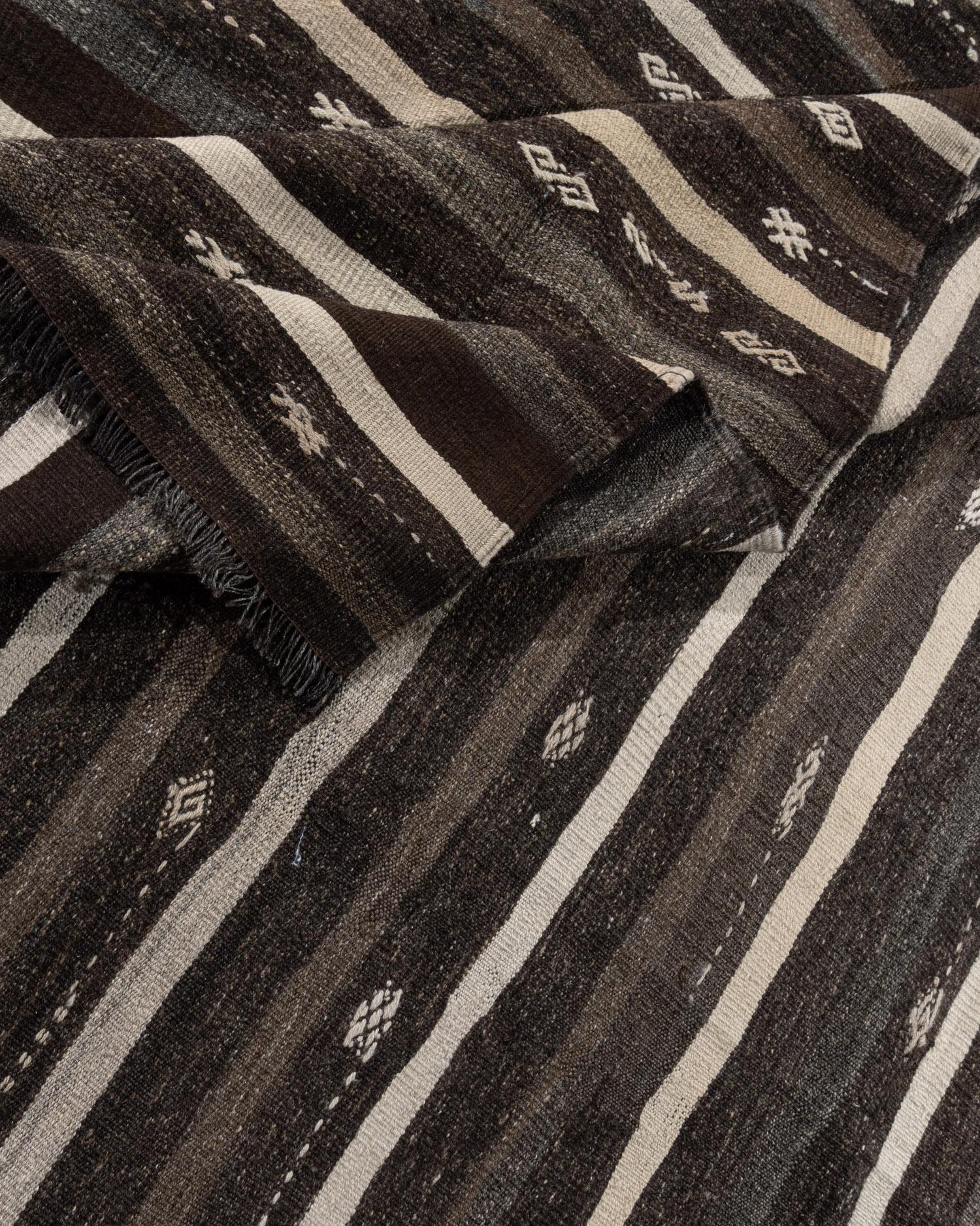 XX secolo Vintage Brown Turkish Kilim Area Rug & Kilim  6'7 x 9'10 in vendita