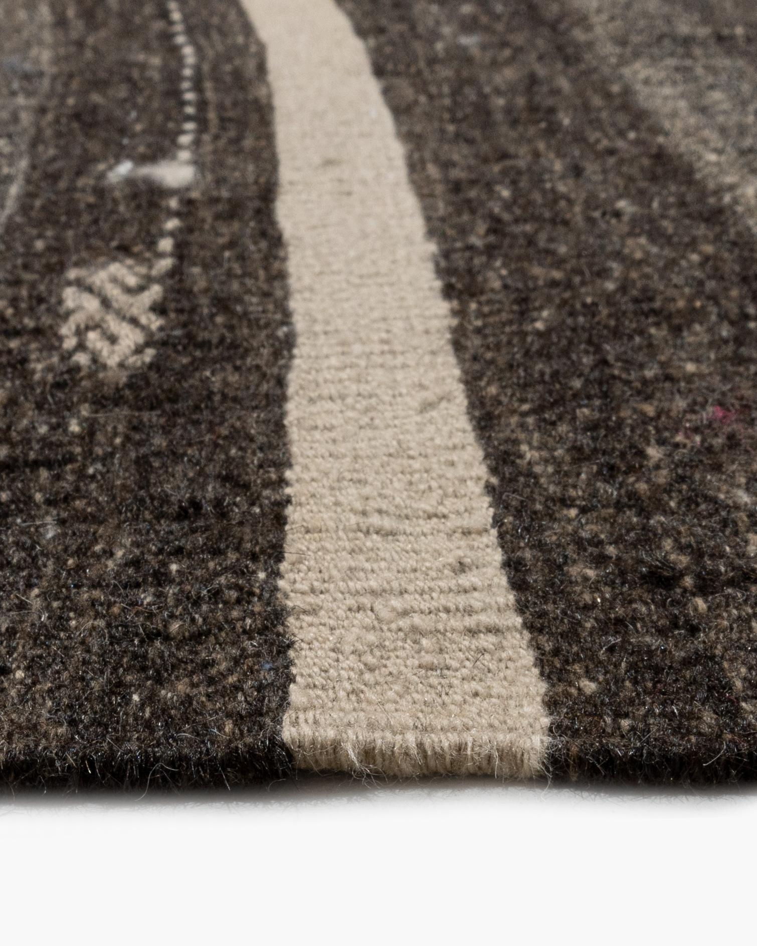 Vintage Brown Turkish Kilim Area Rug & Kilim  6'7 x 9'10 in vendita 2
