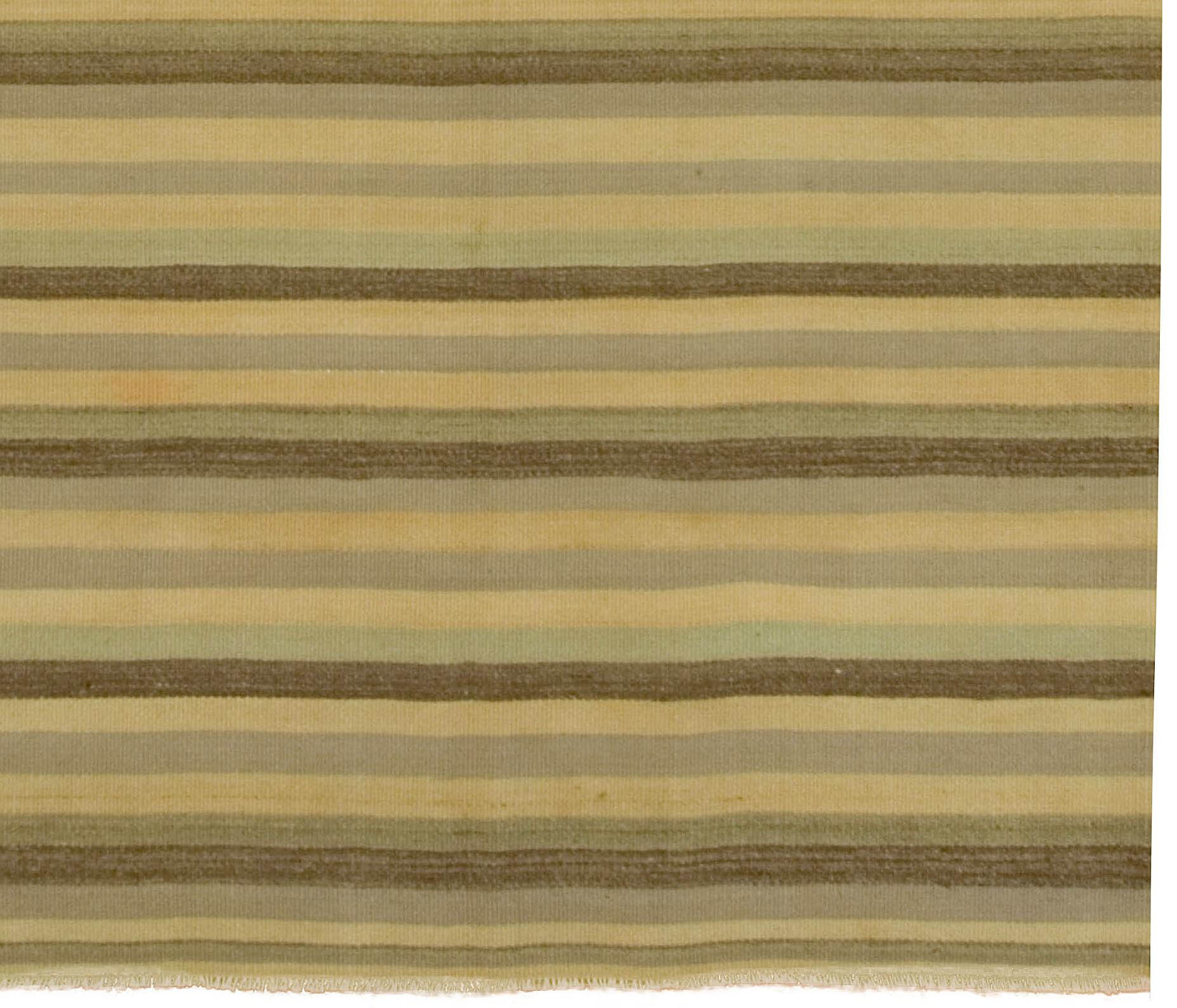 Vintage Braun Türkisch Kilim Läufer  4'4 x 10'10 (20. Jahrhundert) im Angebot