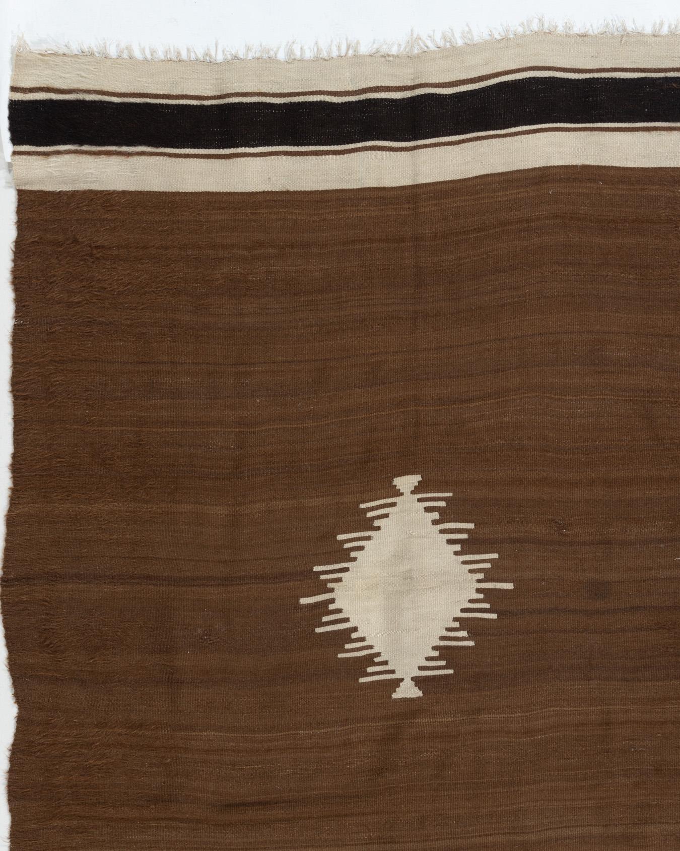 Tappeto marrone vintage in mohair turco 4'6 x 6' In condizioni ottime in vendita a New York, NY